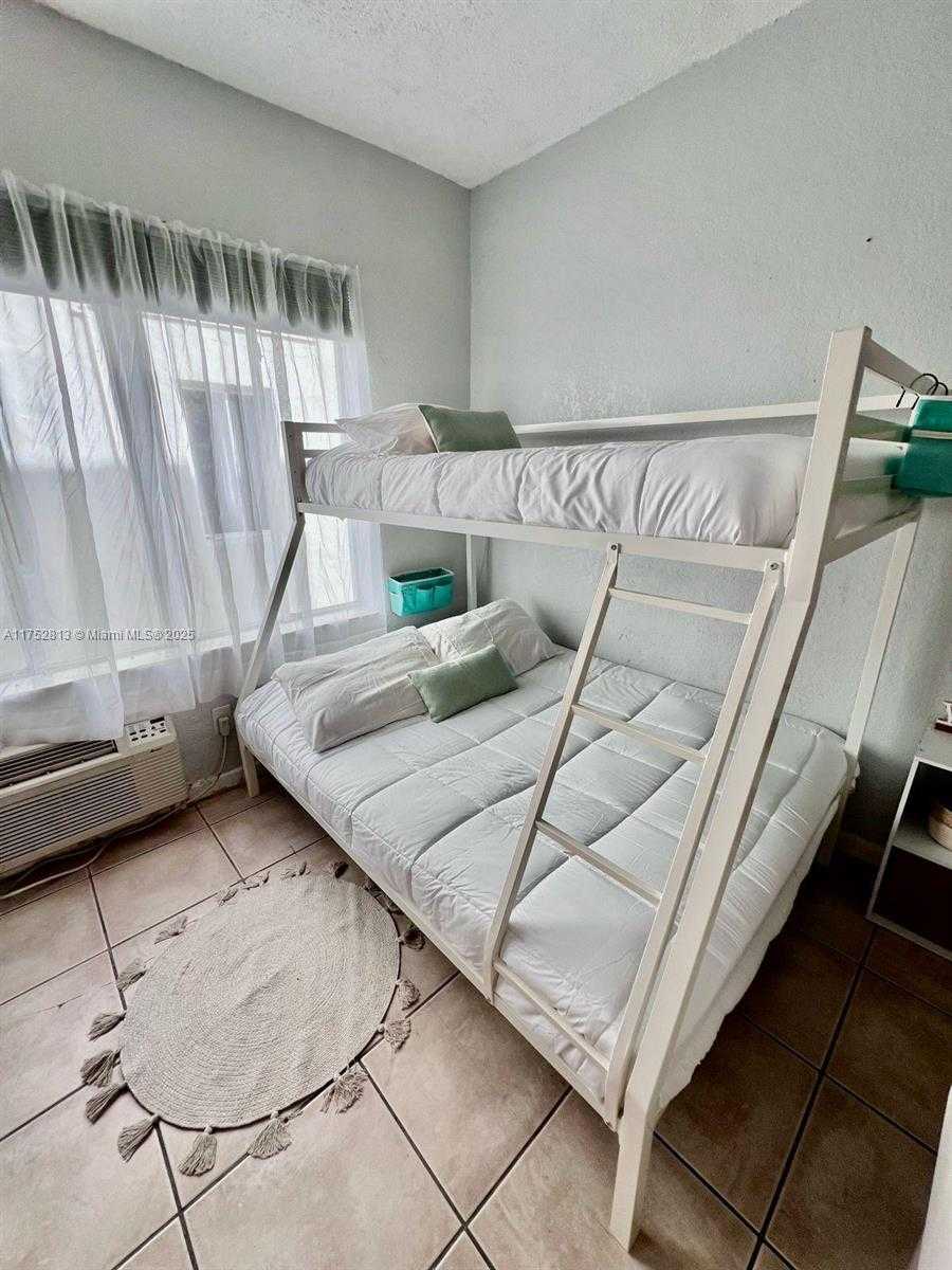 Small Image of 3700 COLLINS AVE #S-202, Miami Beach Number 5