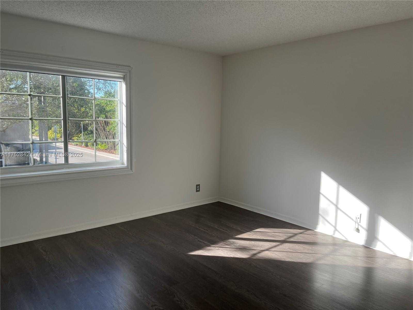 Small Image of 2045 POMPEII CT #2045, Weston Number 15