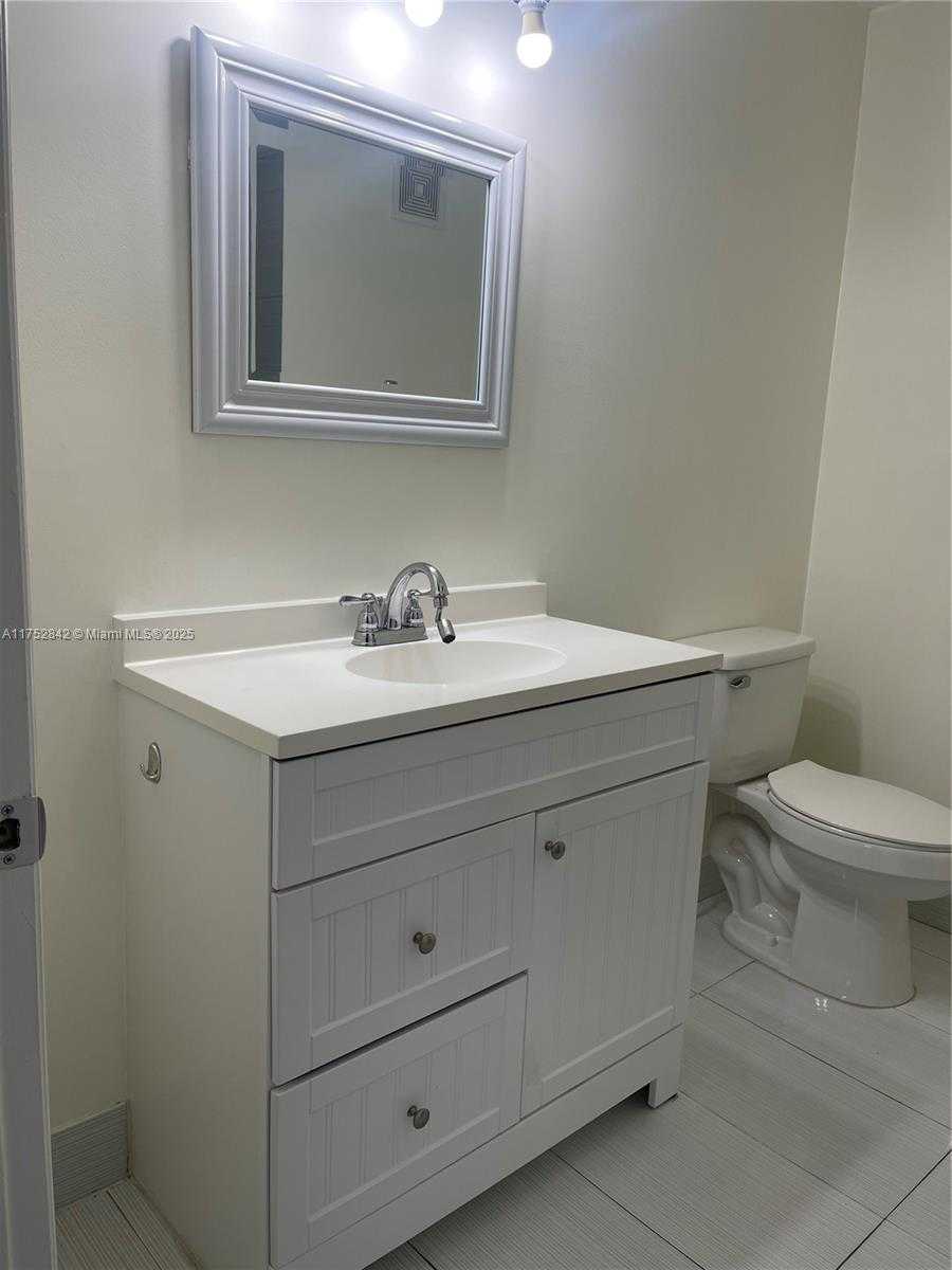 Small Image of 2045 POMPEII CT #2045, Weston Number 17