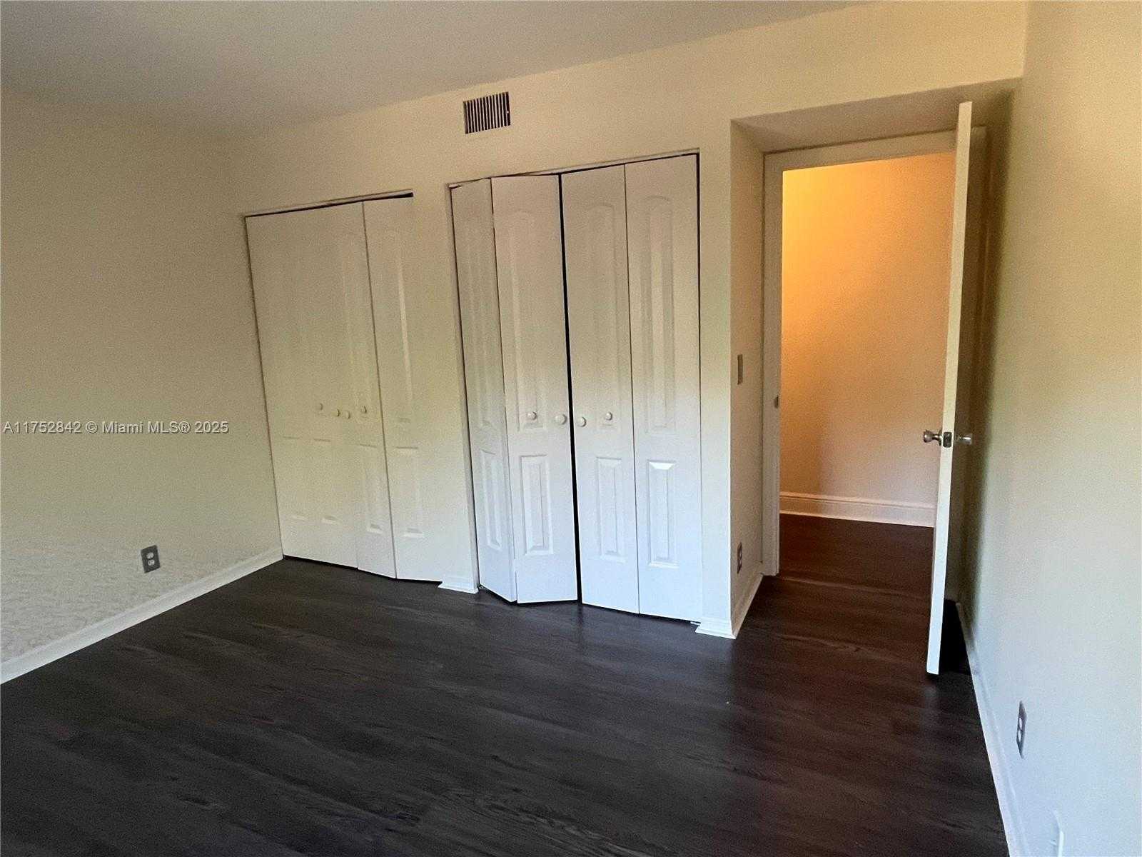Small Image of 2045 POMPEII CT #2045, Weston Number 32