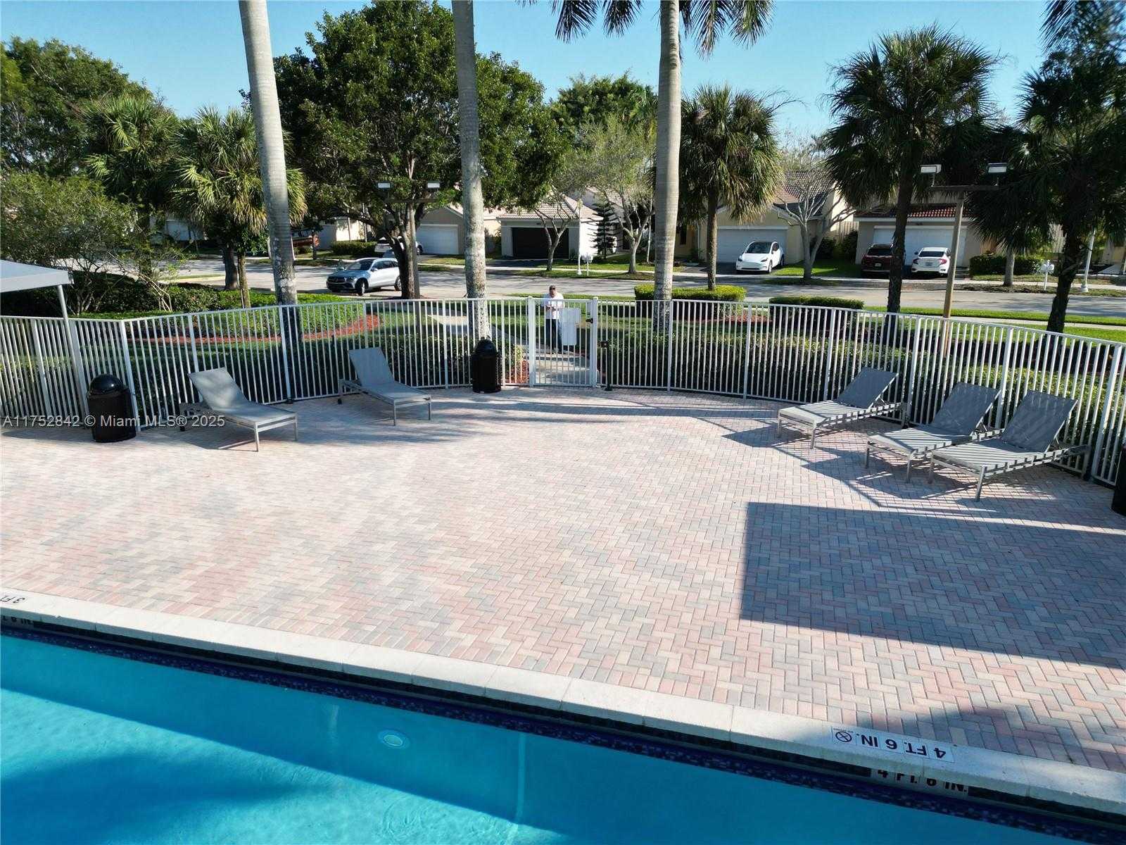 Small Image of 2045 POMPEII CT #2045, Weston Number 44
