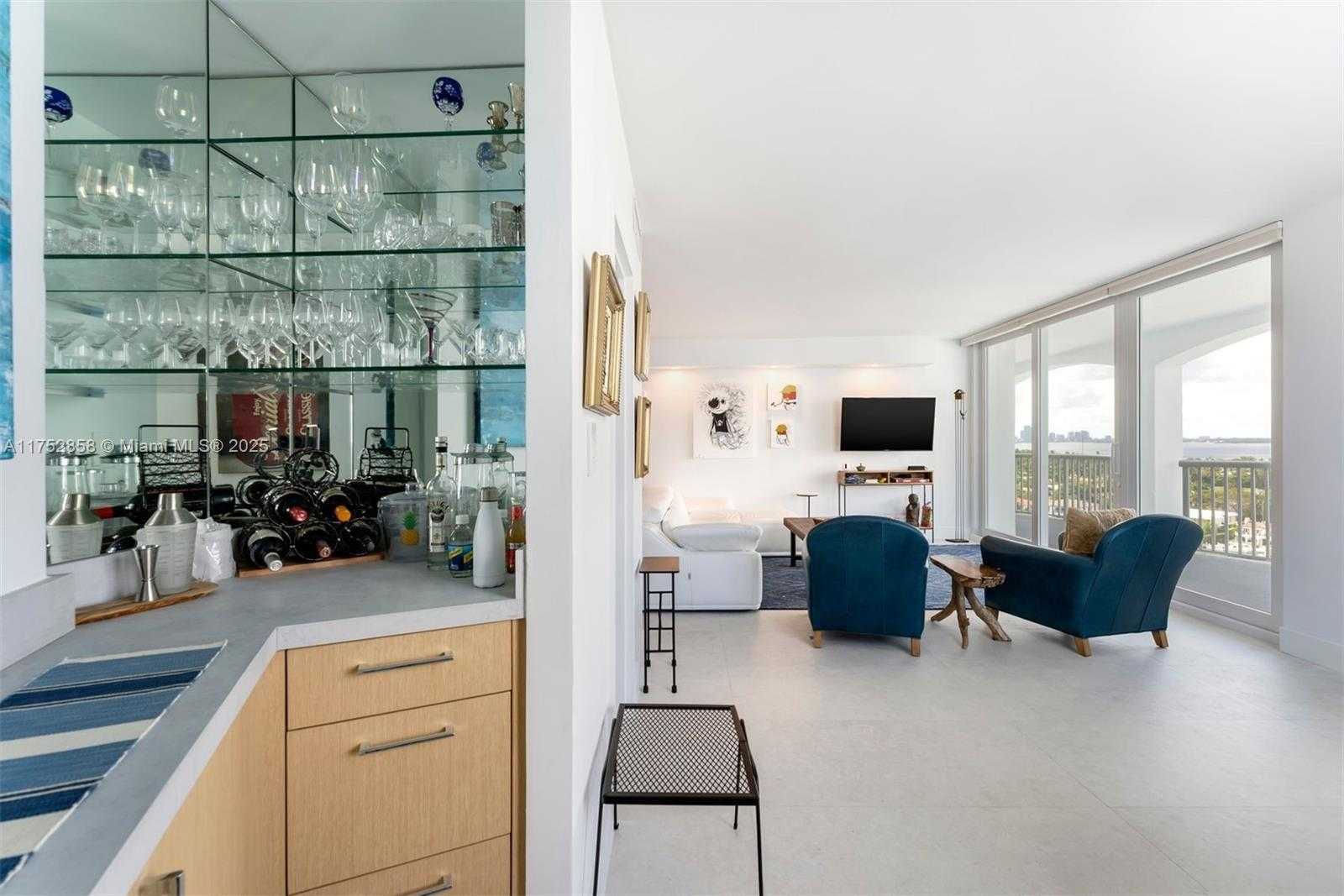 Small Image of 5401 COLLINS AVE #1220, Miami Beach Number 4