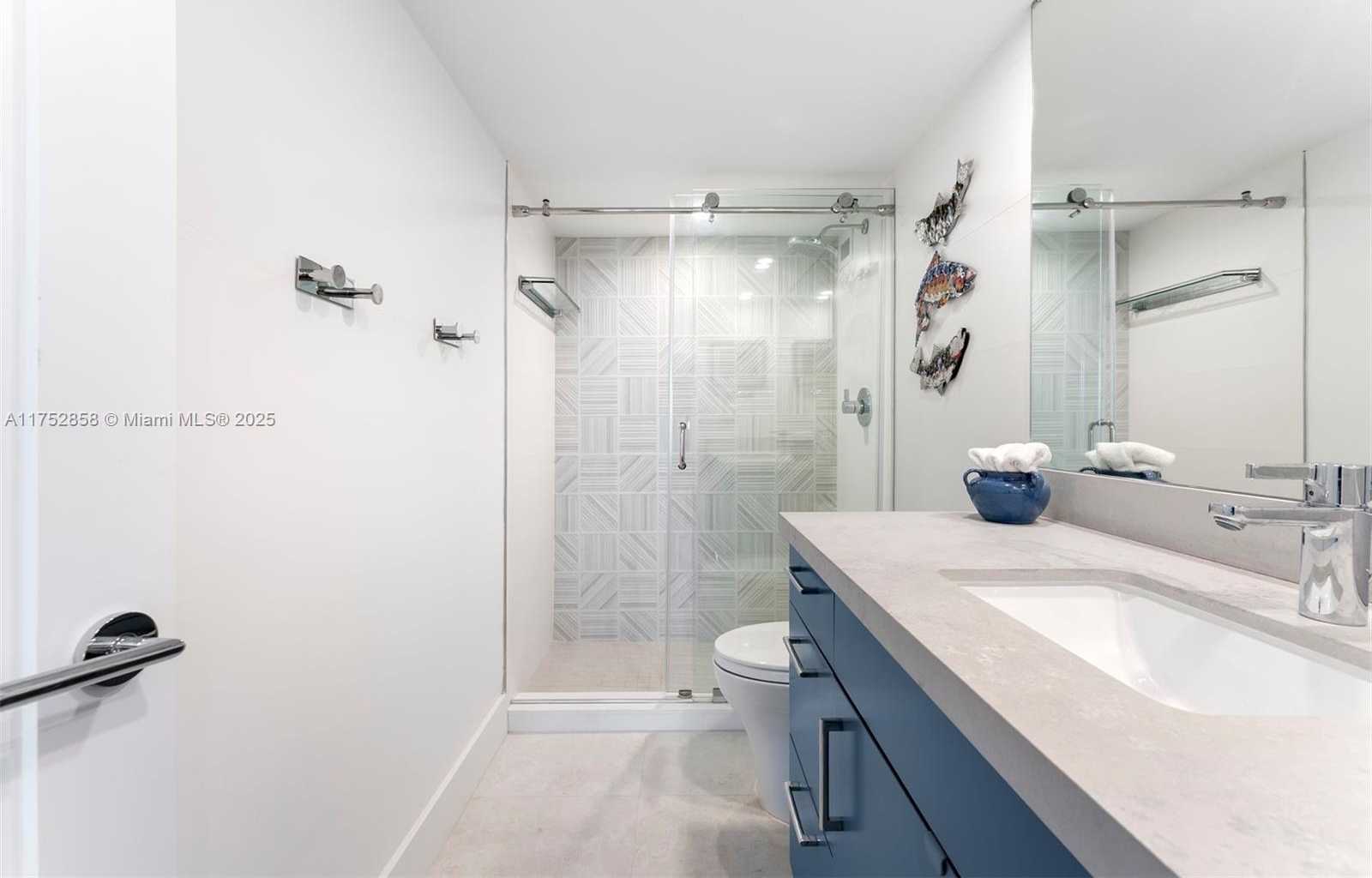 Small Image of 5401 COLLINS AVE #1220, Miami Beach Number 8