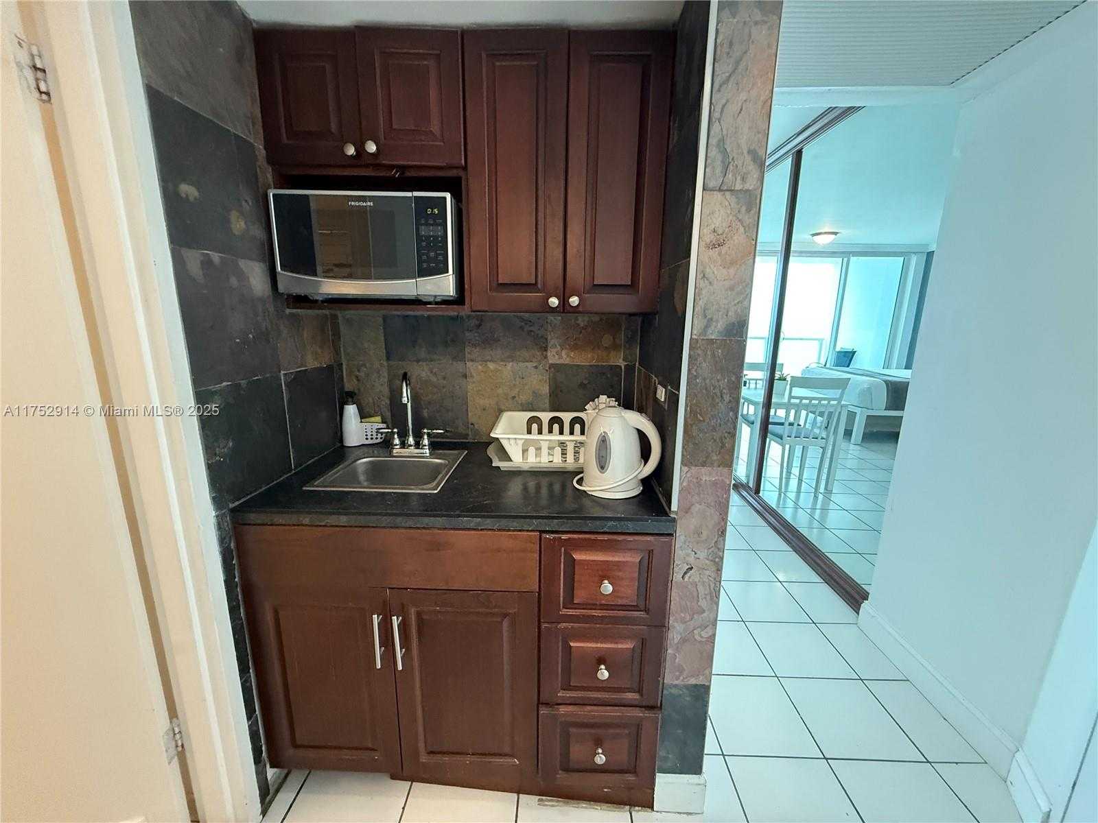 Small Image of 5445 COLLINS AVE #729, Miami Beach Number 14