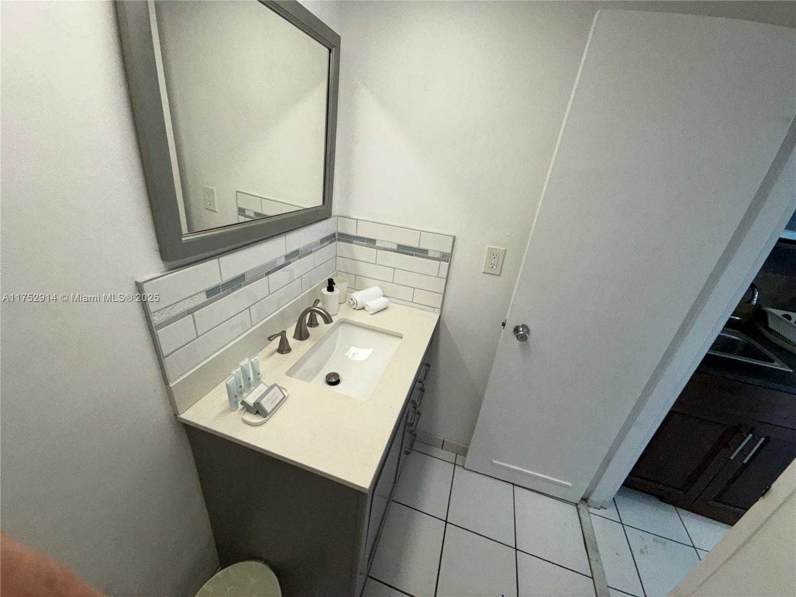 Small Image of 5445 COLLINS AVE #729, Miami Beach Number 17