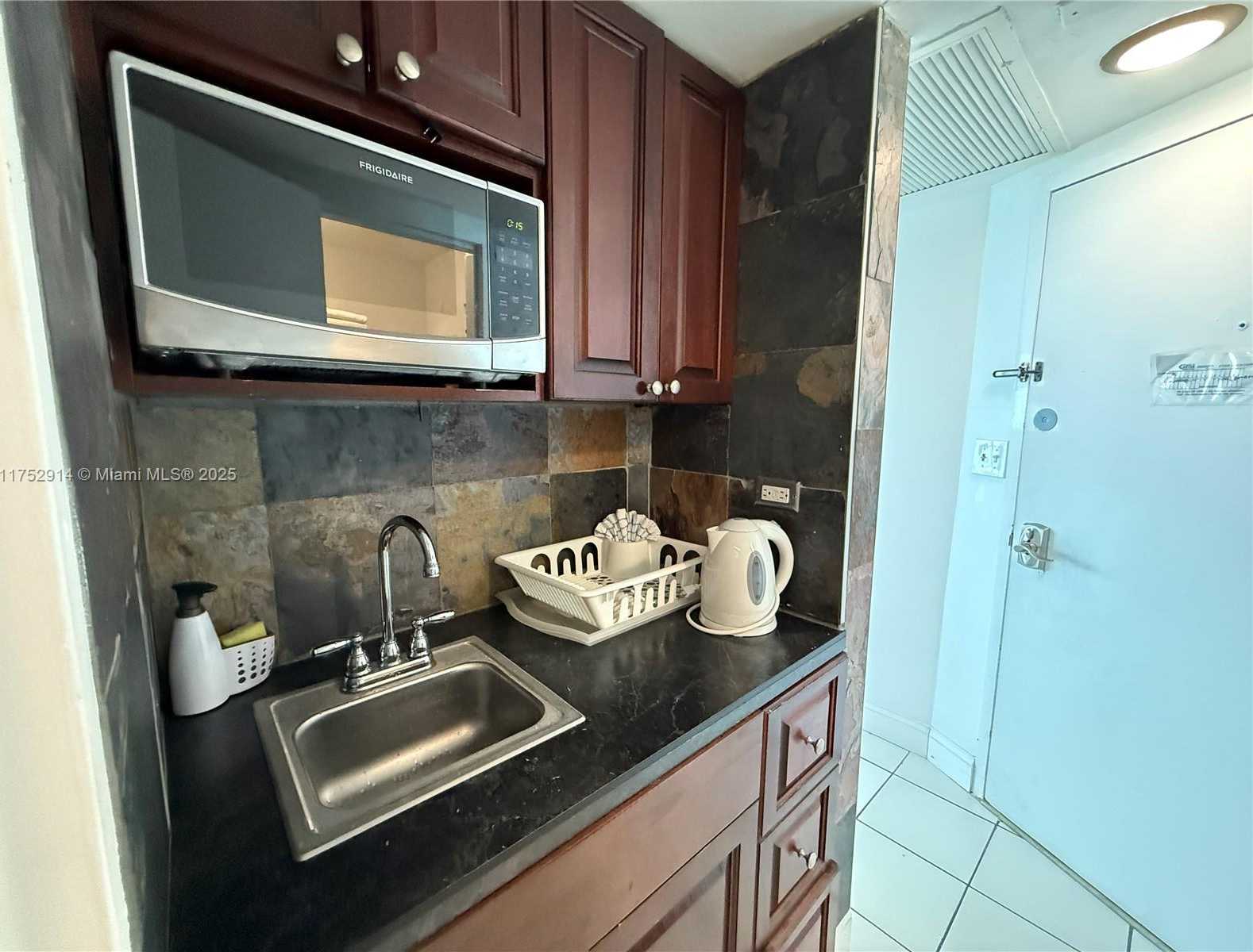 Small Image of 5445 COLLINS AVE #729, Miami Beach Number 18