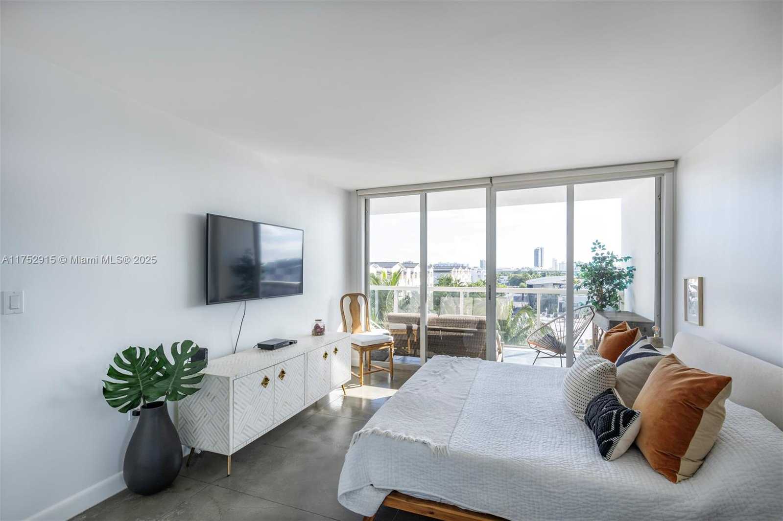 Small Image of 1900 SUNSET HARBOUR DR #703, Miami Beach Number 11