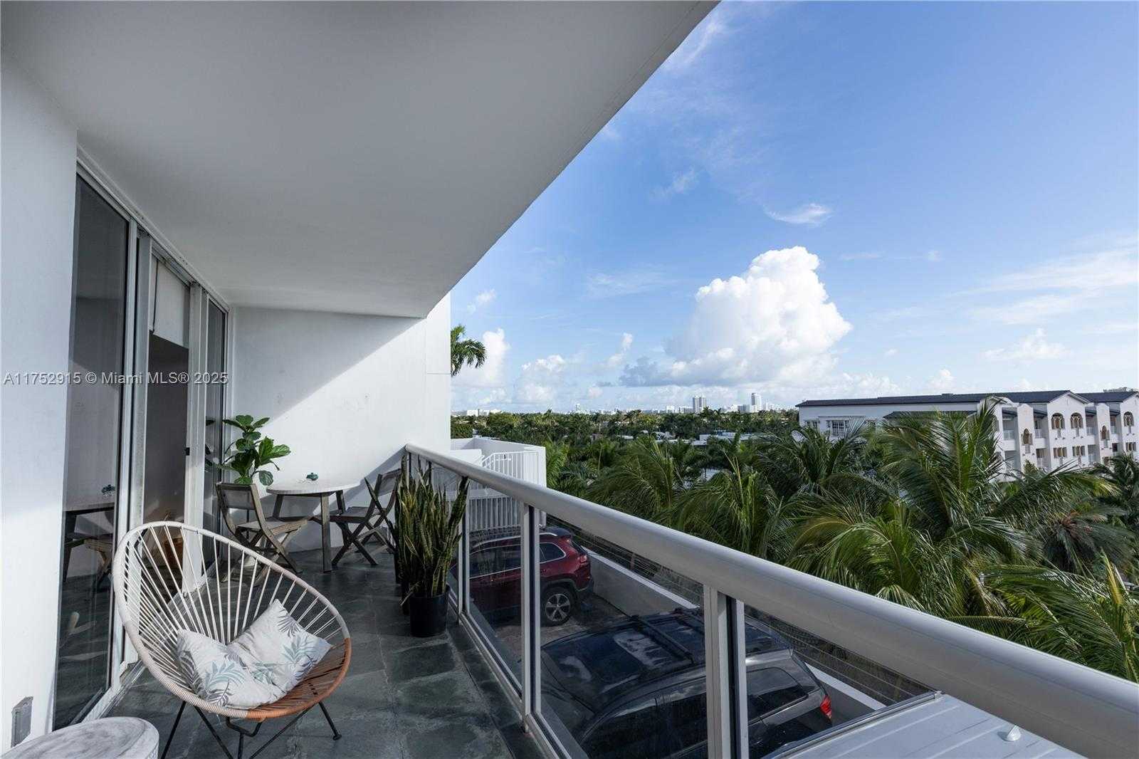 Small Image of 1900 SUNSET HARBOUR DR #703, Miami Beach Number 14