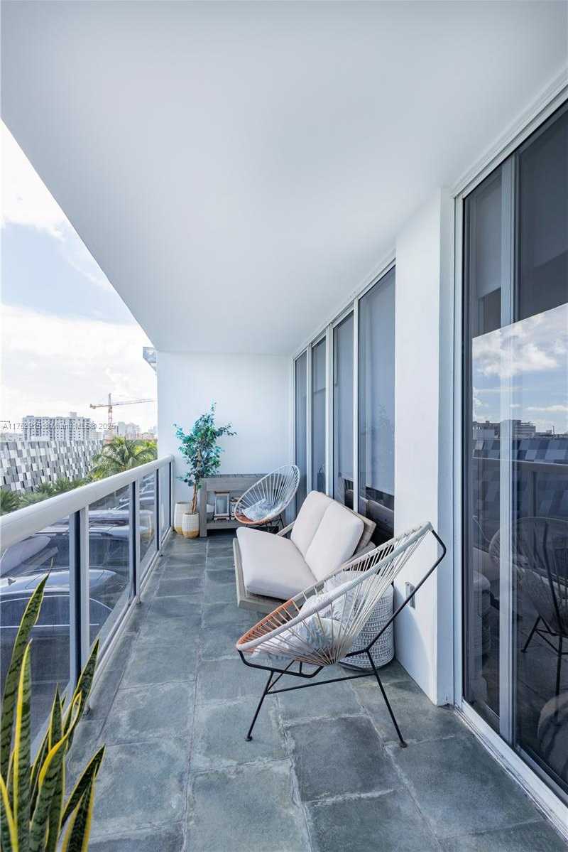 Small Image of 1900 SUNSET HARBOUR DR #703, Miami Beach Number 15