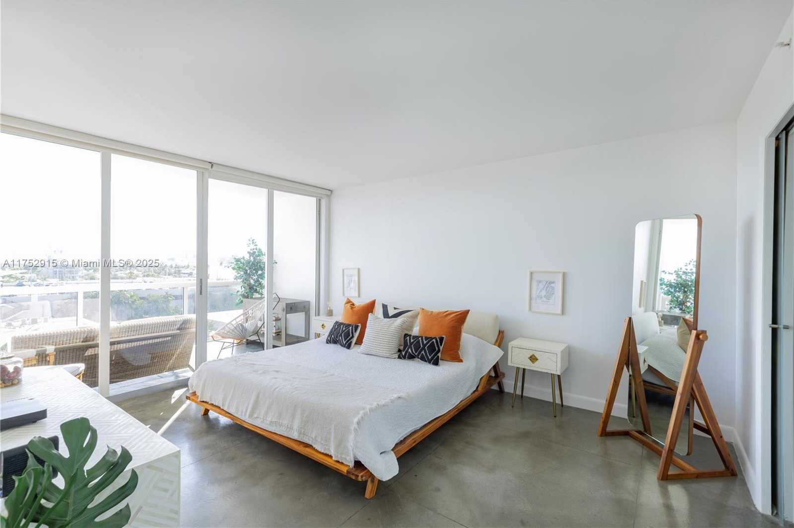Small Image of 1900 SUNSET HARBOUR DR #703, Miami Beach Number 7