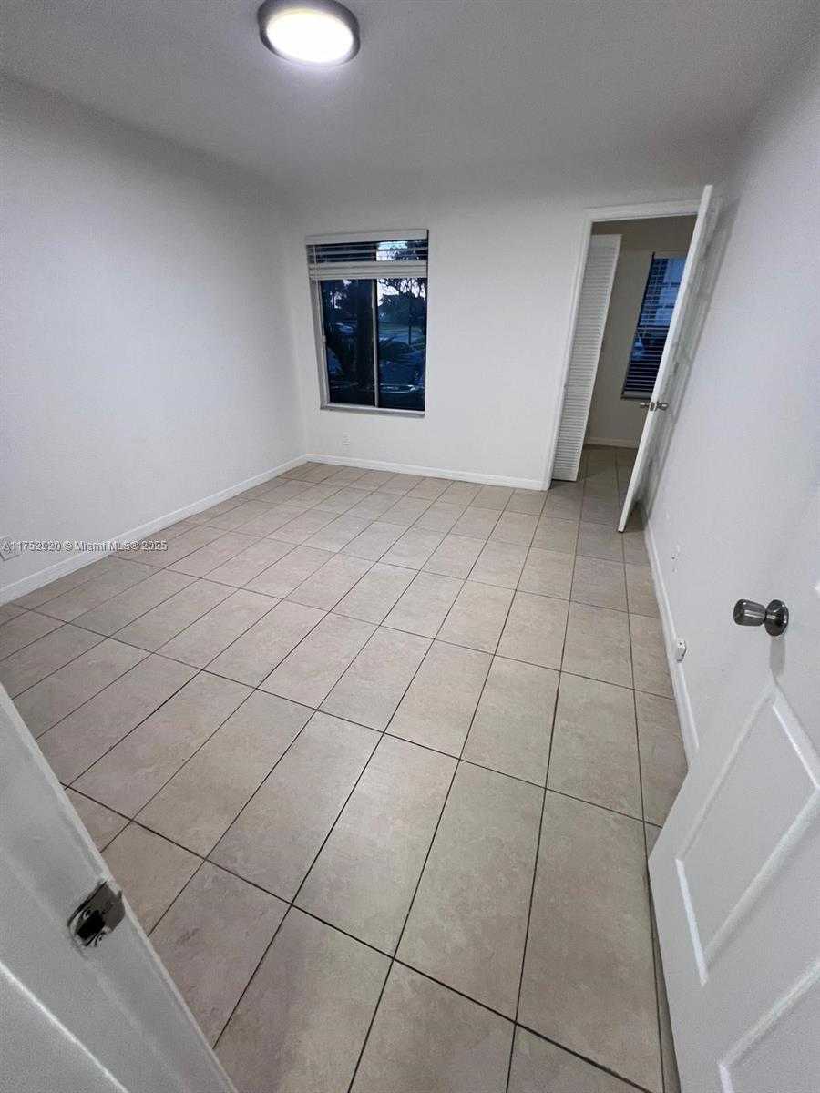 Small Image of 3340 NORTH PINEWALK DR N #1514, Margate Number 2
