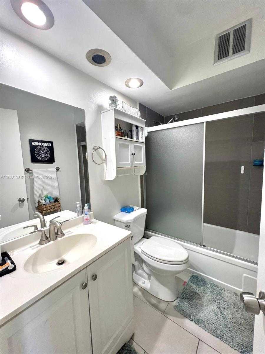 Small Image of 270 LAYNE BLVD #208, Hallandale Beach Number 17