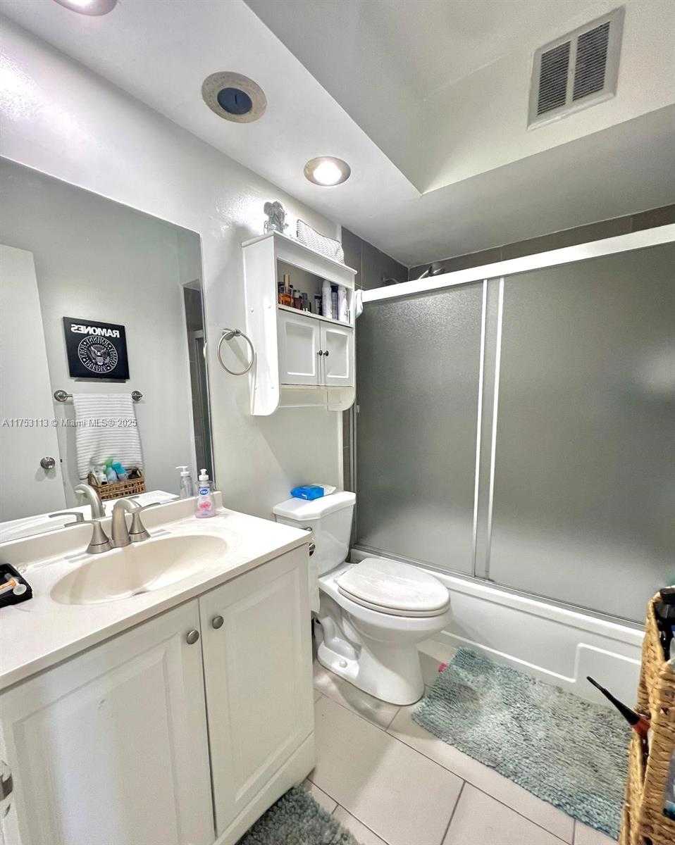 Small Image of 270 LAYNE BLVD #208, Hallandale Beach Number 18