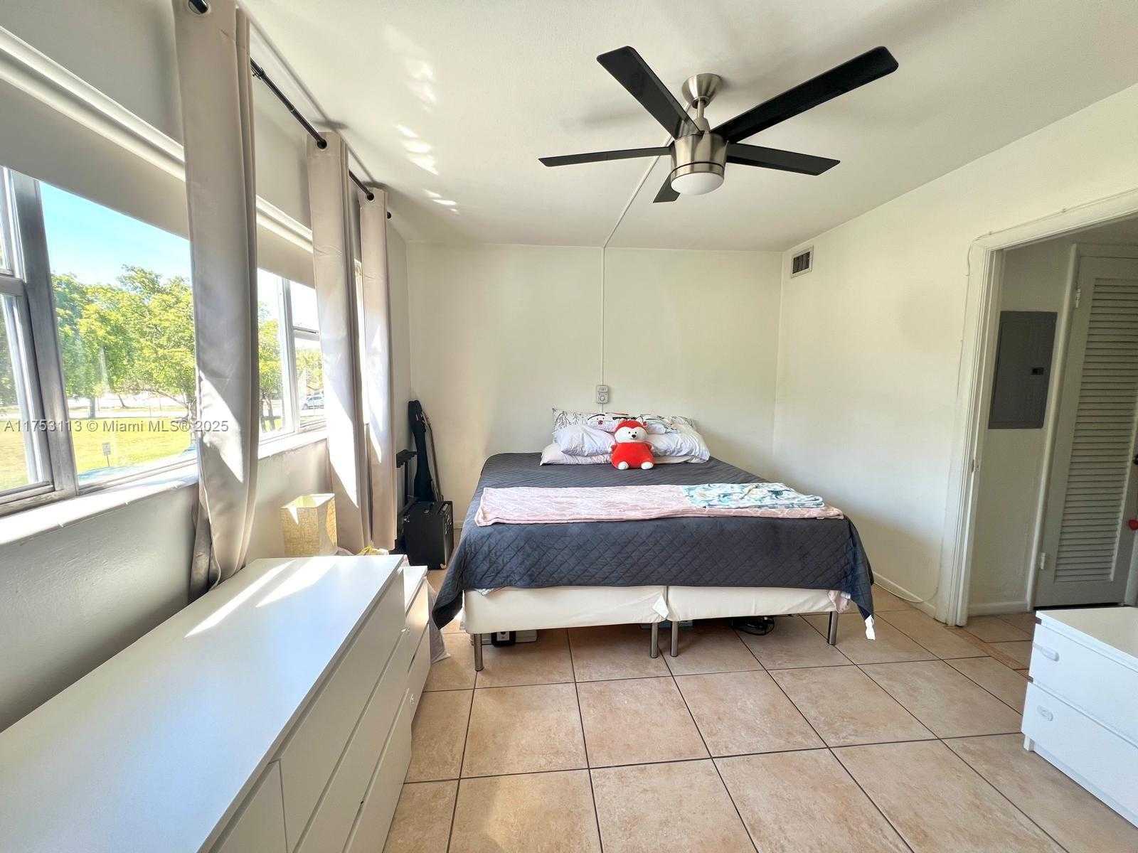 Small Image of 270 LAYNE BLVD #208, Hallandale Beach Number 22