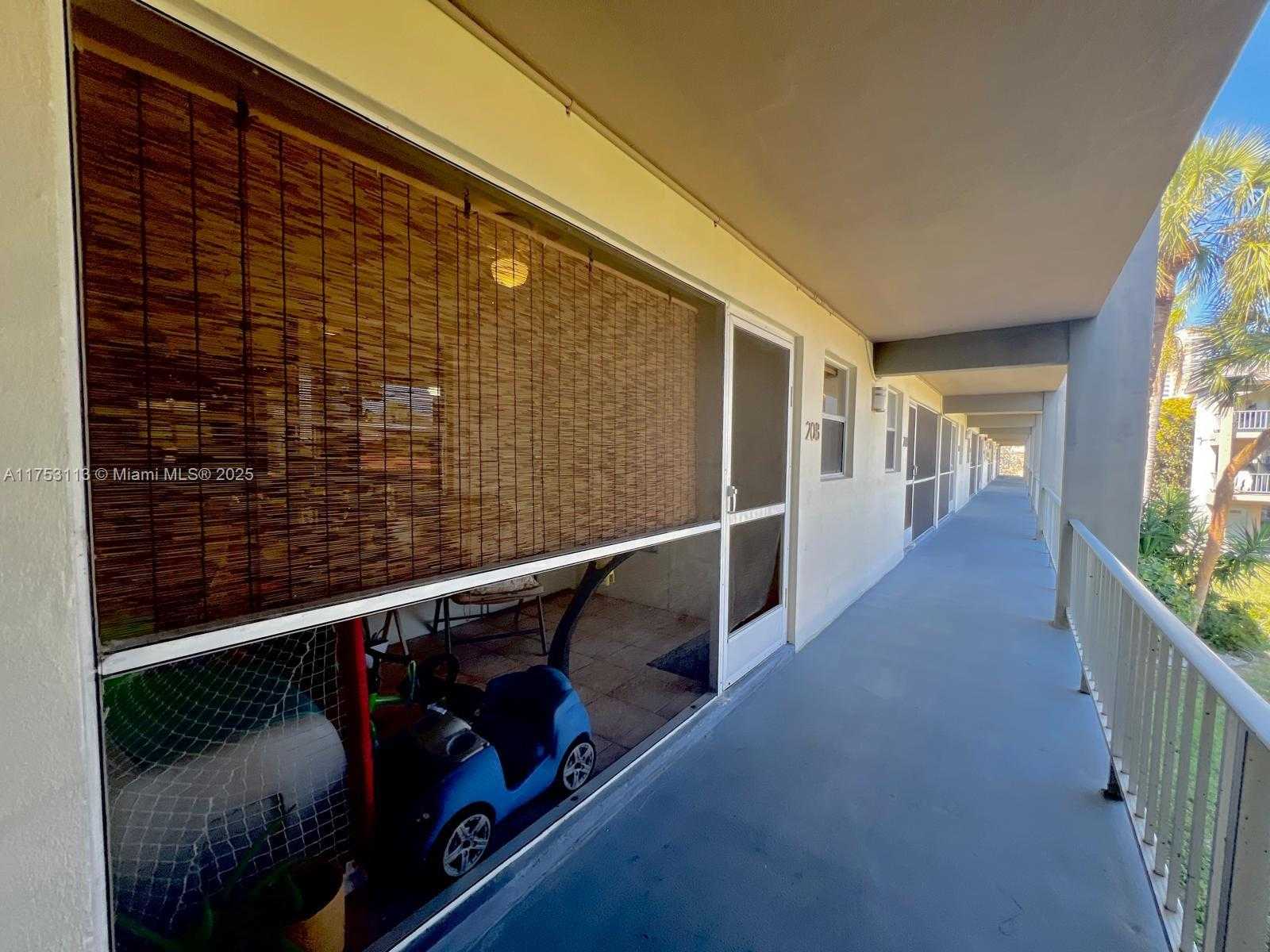 Small Image of 270 LAYNE BLVD #208, Hallandale Beach Number 4