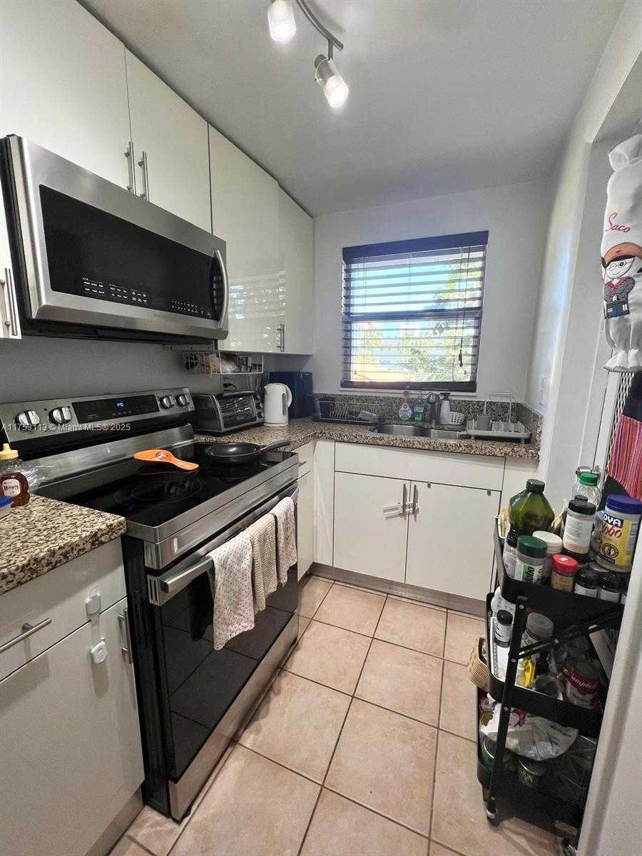Small Image of 270 LAYNE BLVD #208, Hallandale Beach Number 7