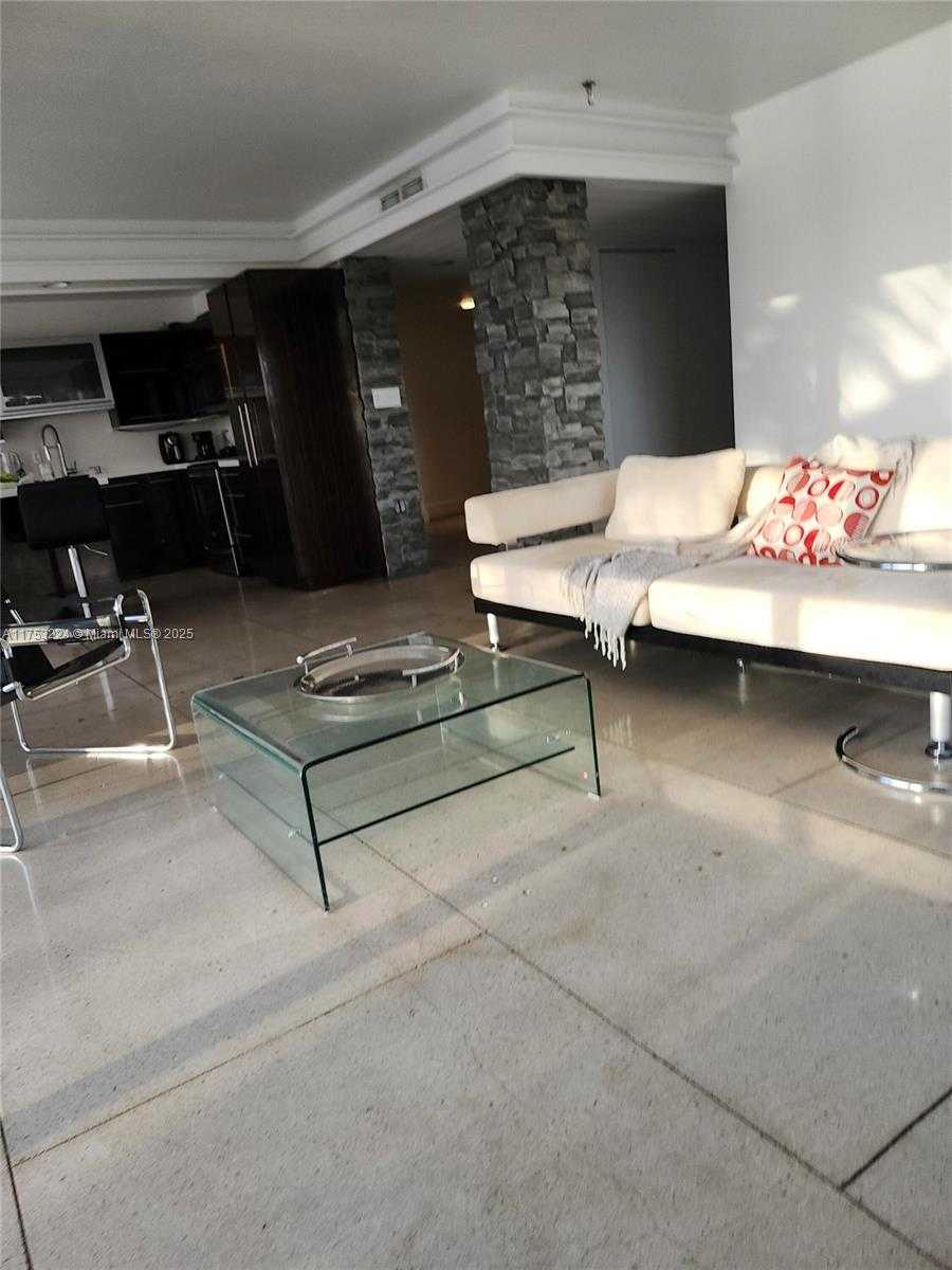 Small Image of 600 NE 36th St, Miami, FL 33137, USA Number 16