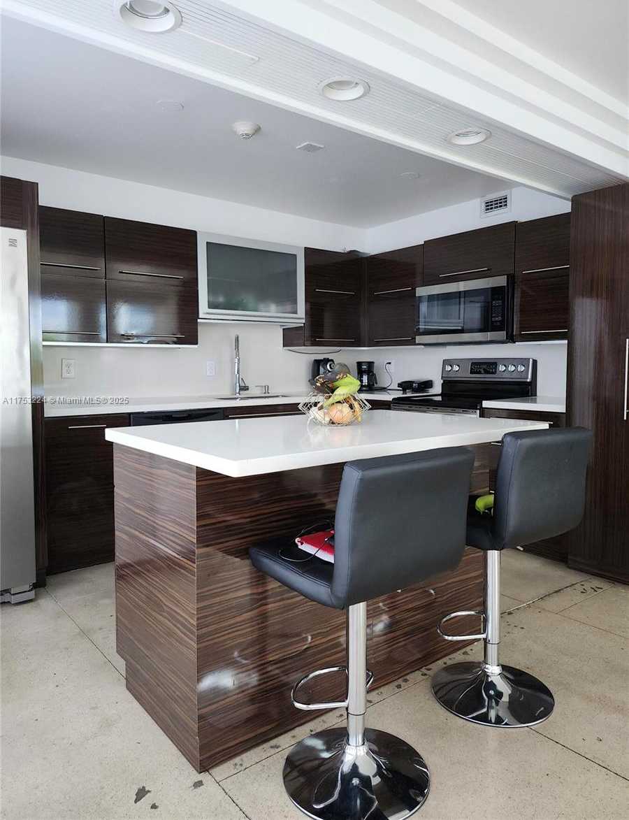 Small Image of 600 NE 36th St, Miami, FL 33137, USA Number 19