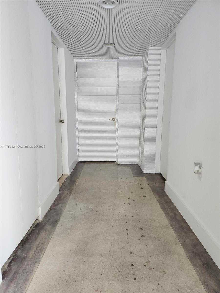 Small Image of 600 NE 36th St, Miami, FL 33137, USA Number 22