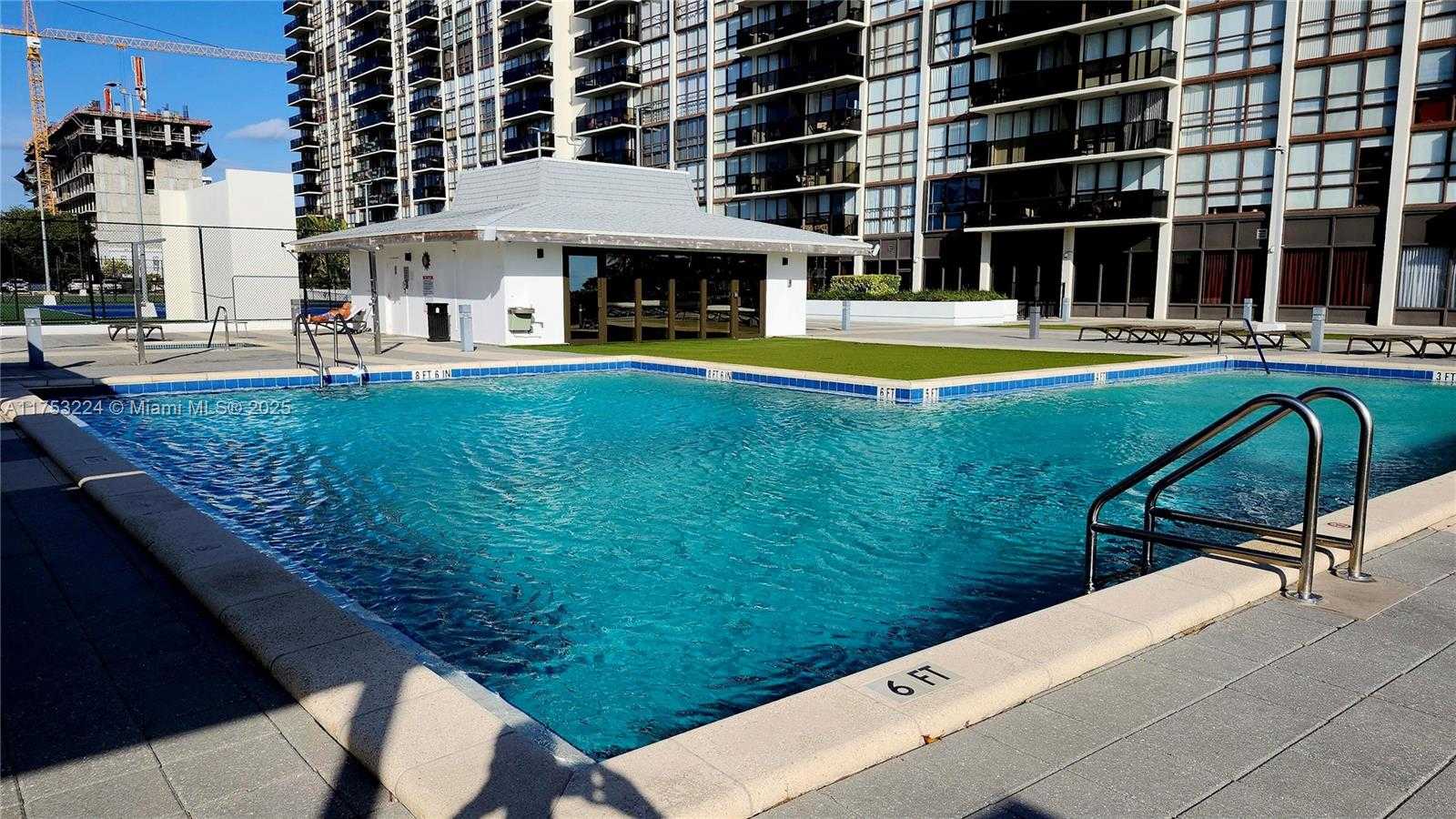 Small Image of 600 NE 36th St, Miami, FL 33137, USA Number 5