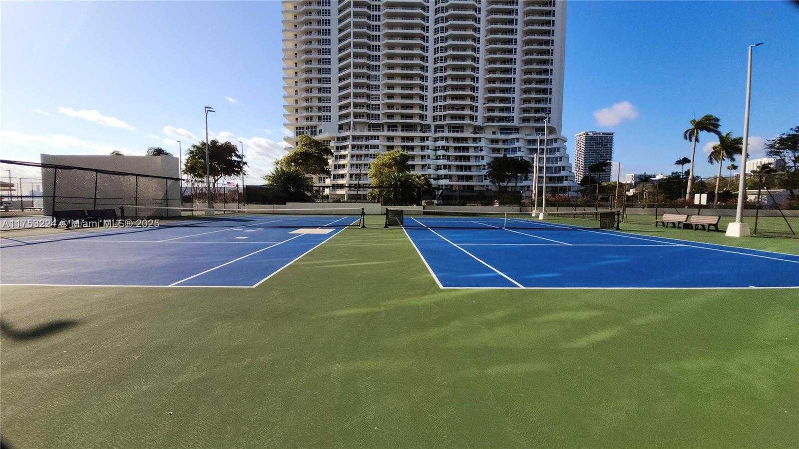 Small Image of 600 NE 36th St, Miami, FL 33137, USA Number 7