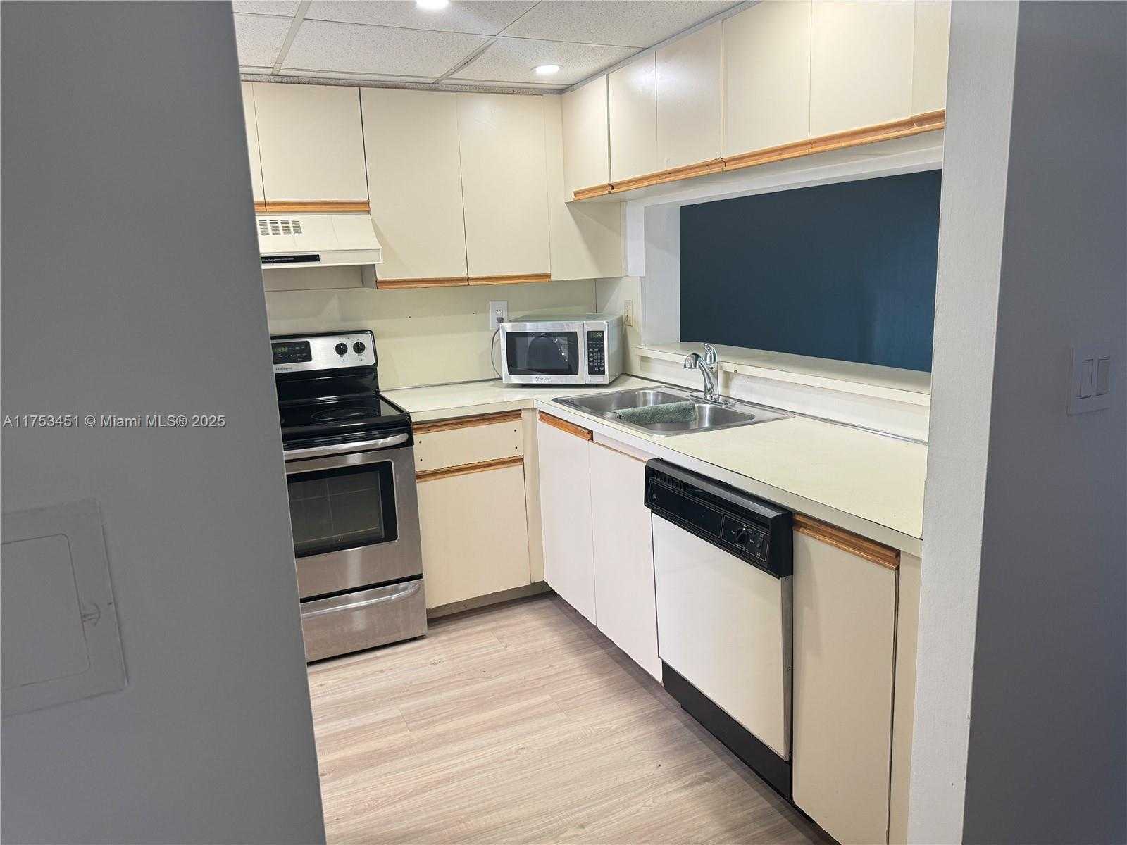 Small Image of 10255 NORTH WEST 9TH ST CIR #503-7, Miami Number 5