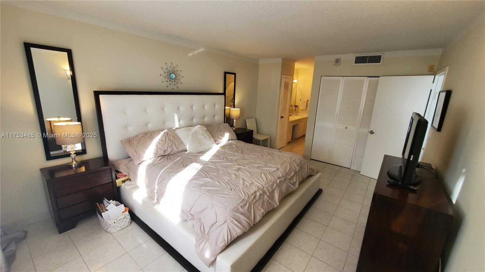 Small Image of 2030 SOUTH OCEAN DR #401, Hallandale Beach Number 4