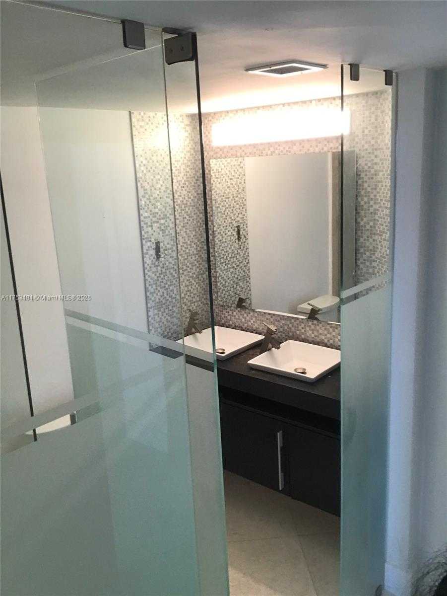 Small Image of 701 BRICKELL KEY BLVD #910, Miami Number 15