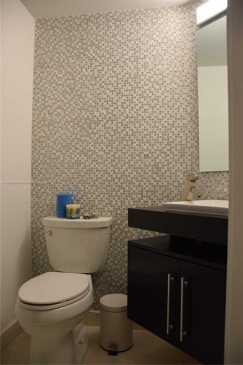 Small Image of 701 BRICKELL KEY BLVD #910, Miami Number 16