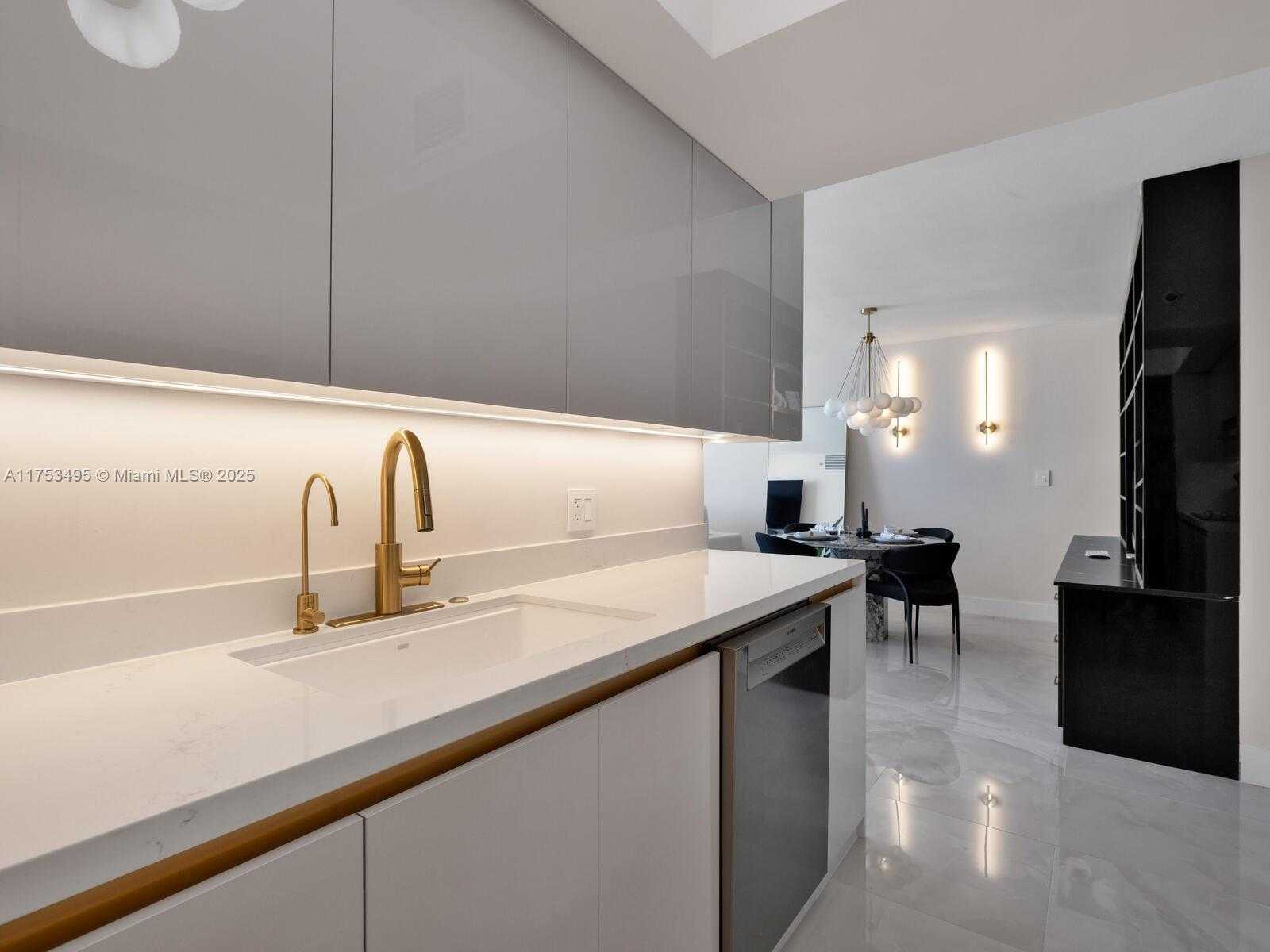 Small Image of 90 ALTON RD #2207, Miami Beach Number 15