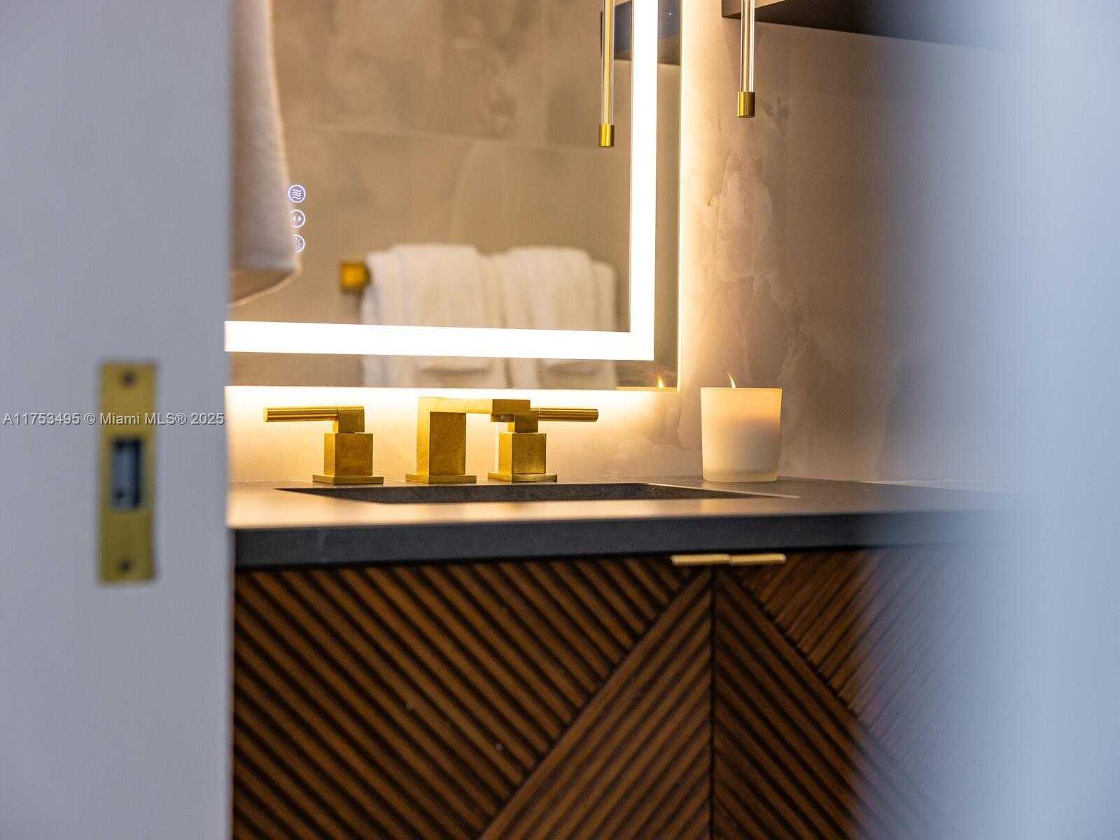 Small Image of 90 ALTON RD #2207, Miami Beach Number 16