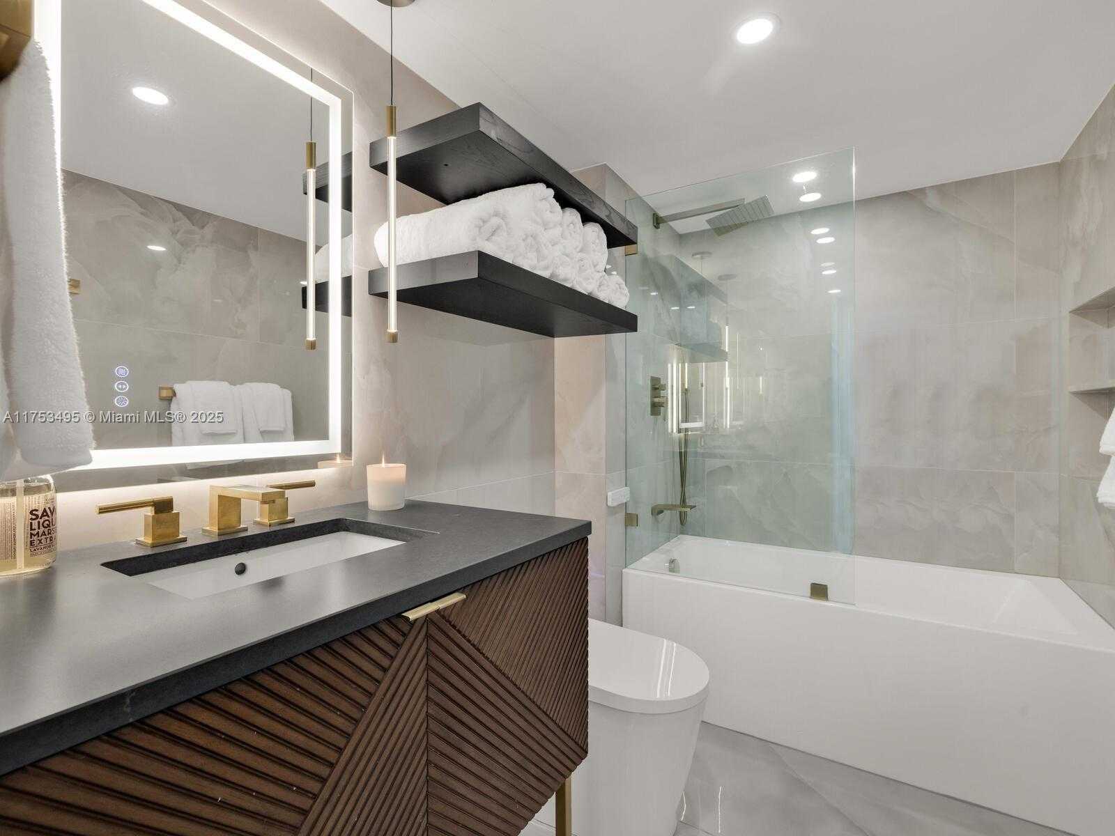 Small Image of 90 ALTON RD #2207, Miami Beach Number 17