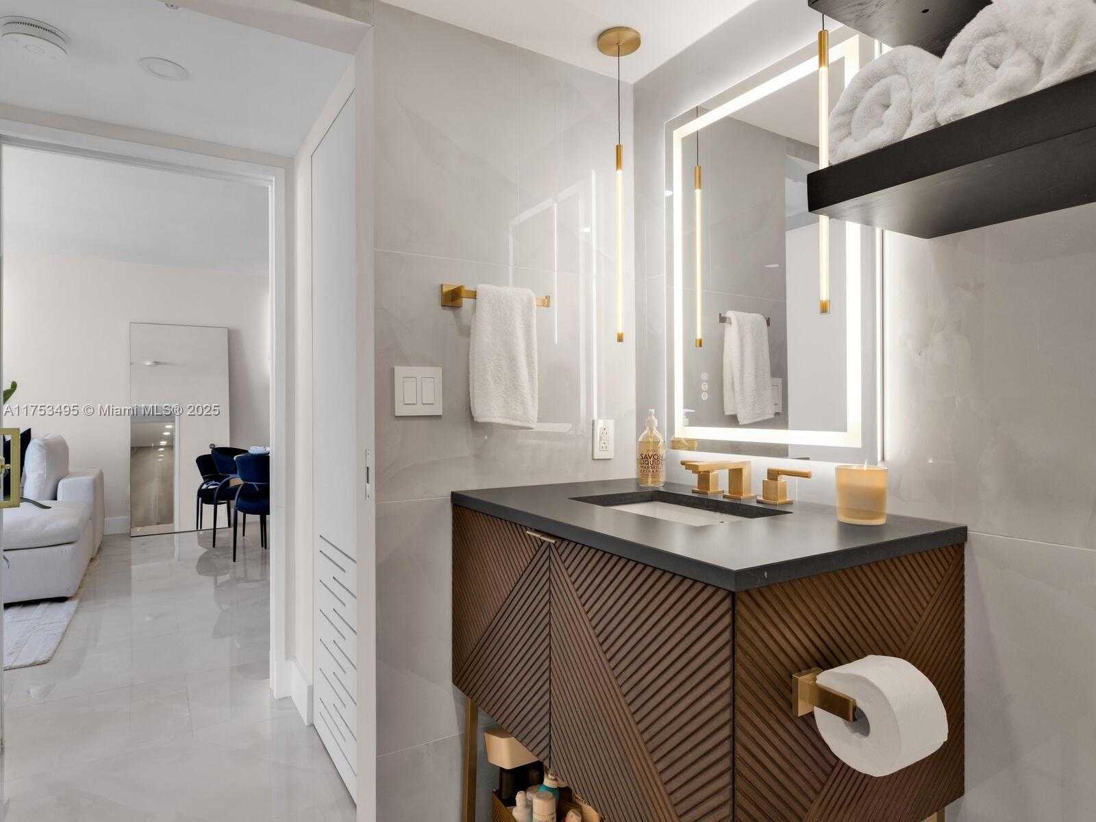 Small Image of 90 ALTON RD #2207, Miami Beach Number 18