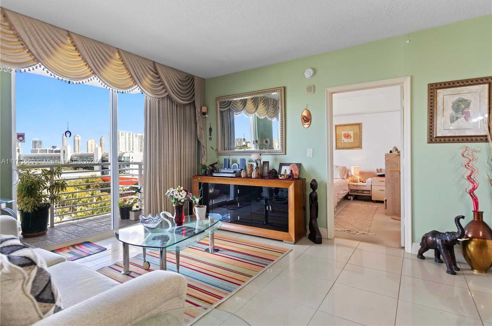 Small Image of 18800 NORTH EAST 29TH AVE #906, Aventura Number 4