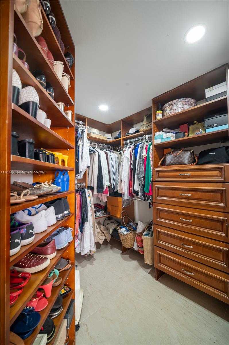 Small Image of 1581 BRICKELL AVE #PH-105, Miami Number 31