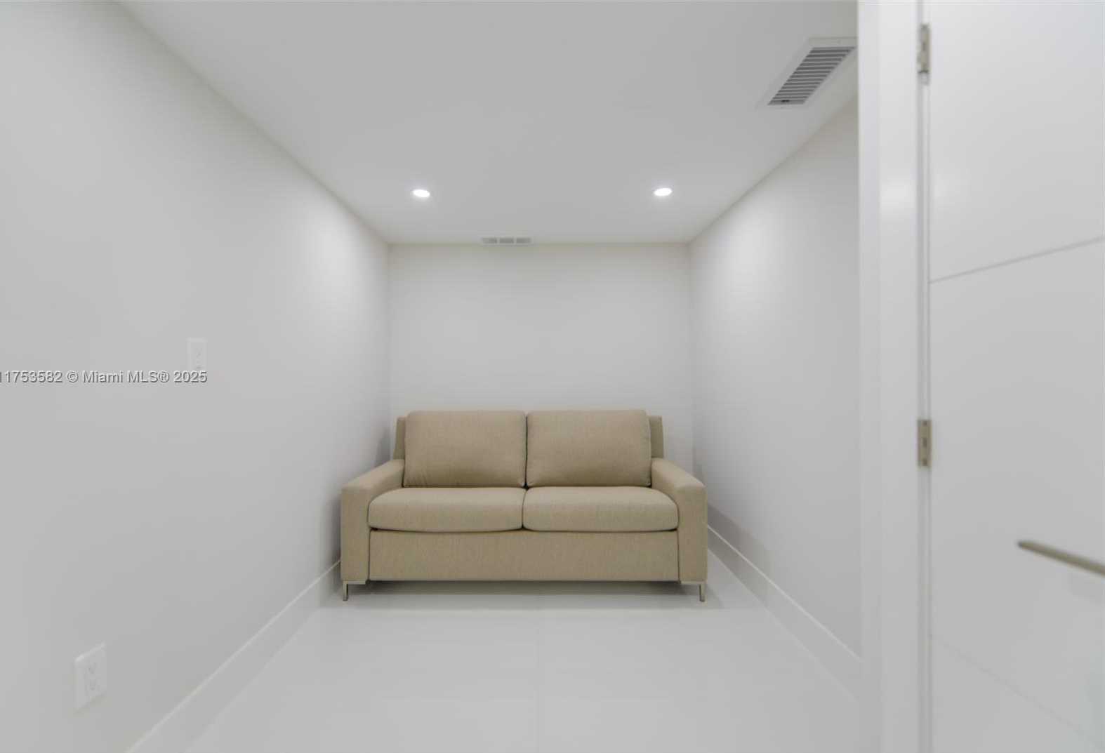 Small Image of 1950 SOUTH OCEAN DR #20L, Hallandale Beach Number 14