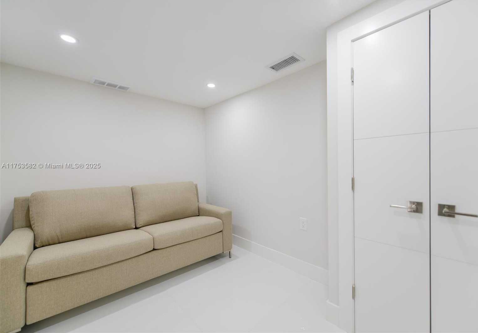 Small Image of 1950 SOUTH OCEAN DR #20L, Hallandale Beach Number 15