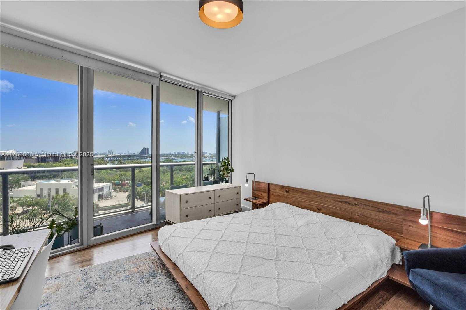 Small Image of 888 BISCAYNE BLVD #812, Miami Number 12
