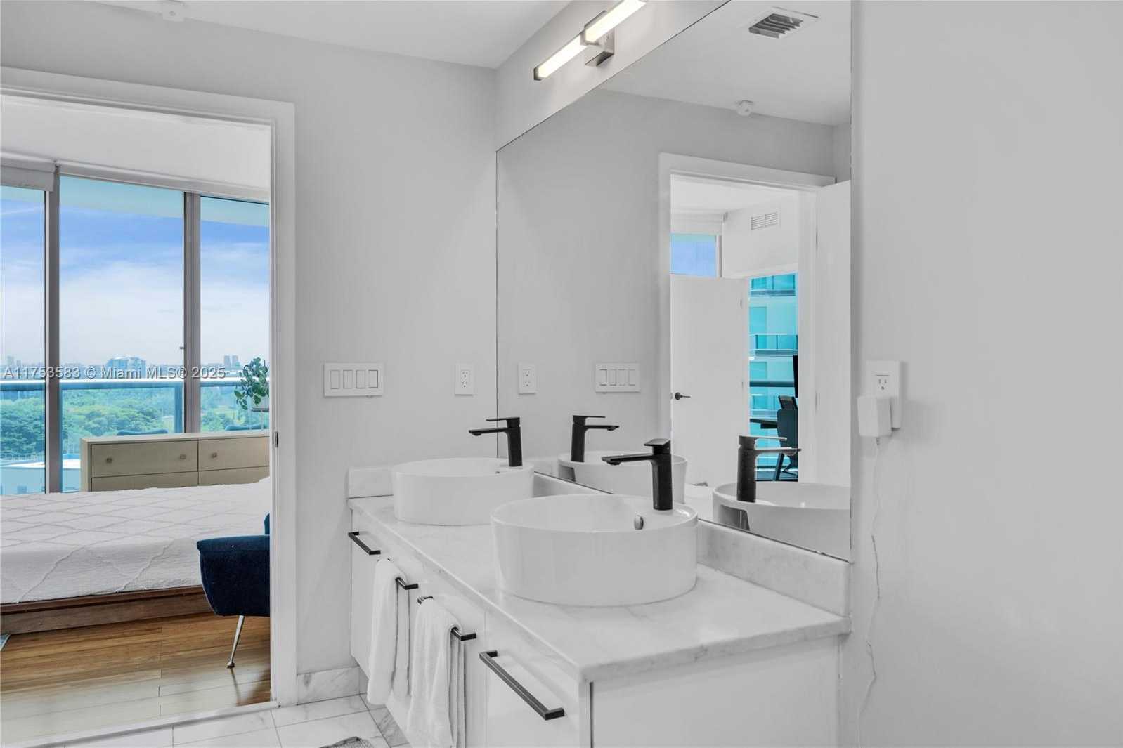 Small Image of 888 BISCAYNE BLVD #812, Miami Number 16