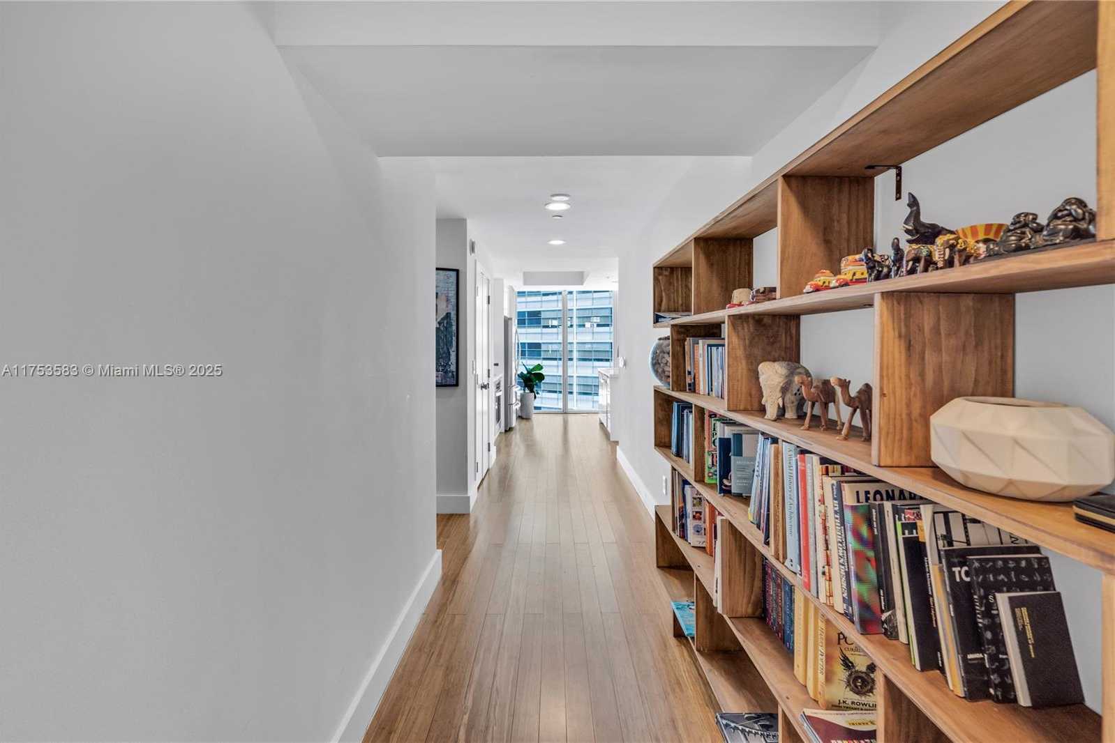 Small Image of 888 BISCAYNE BLVD #812, Miami Number 17
