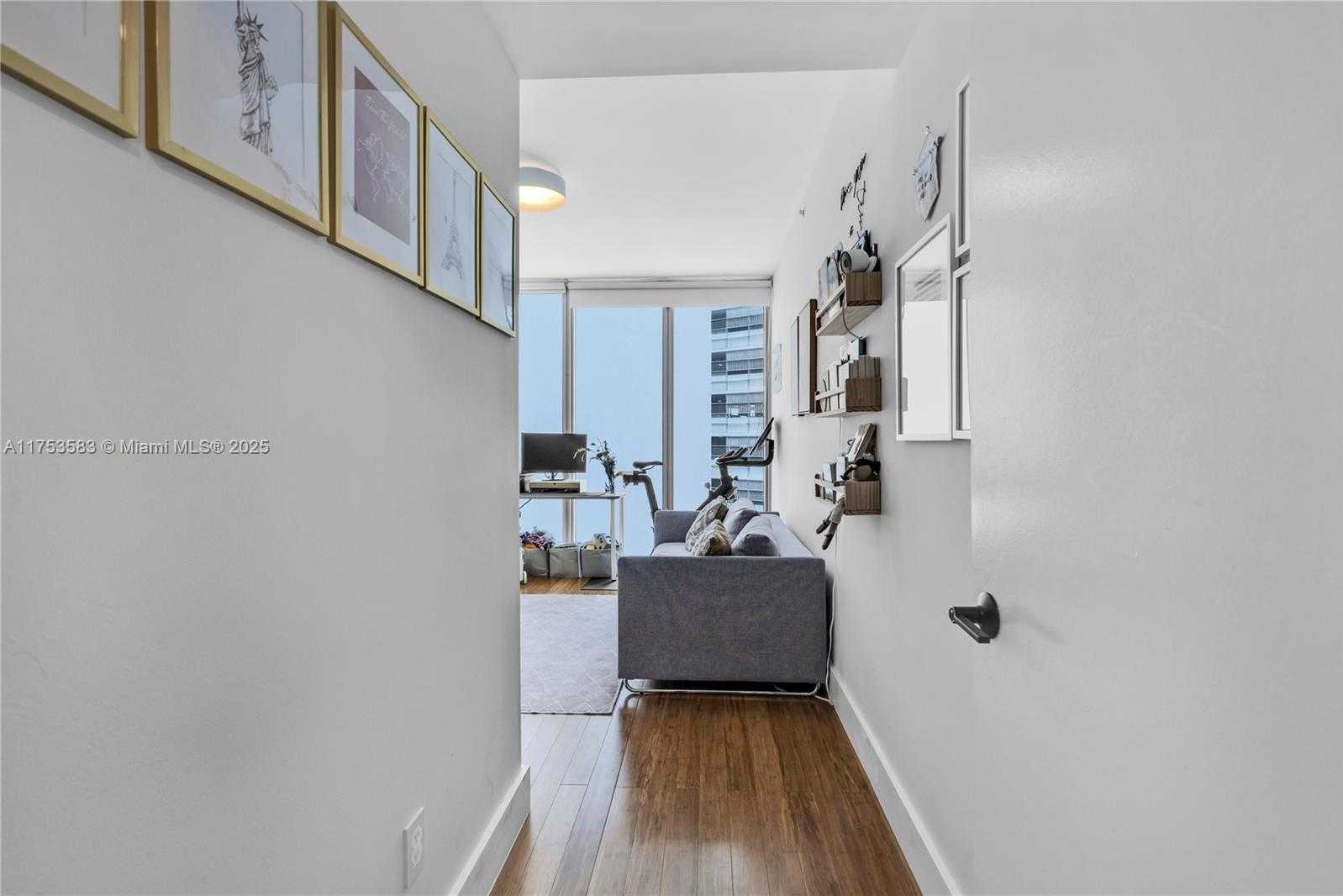 Small Image of 888 BISCAYNE BLVD #812, Miami Number 19