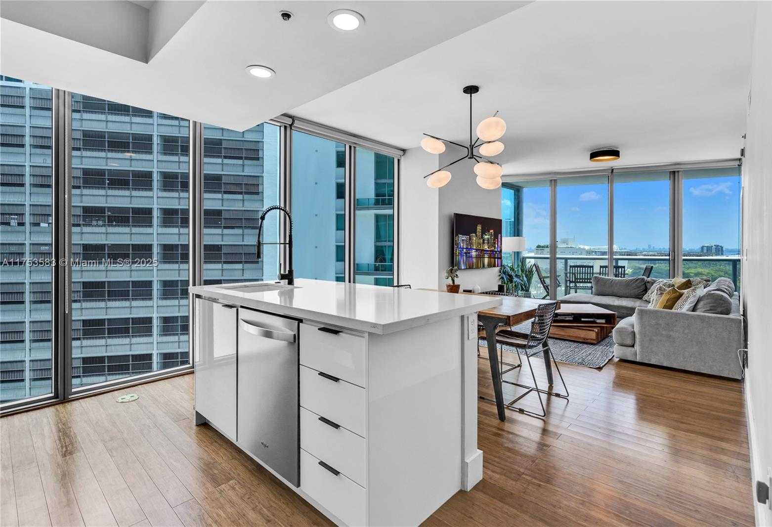 Small Image of 888 BISCAYNE BLVD #812, Miami Number 2