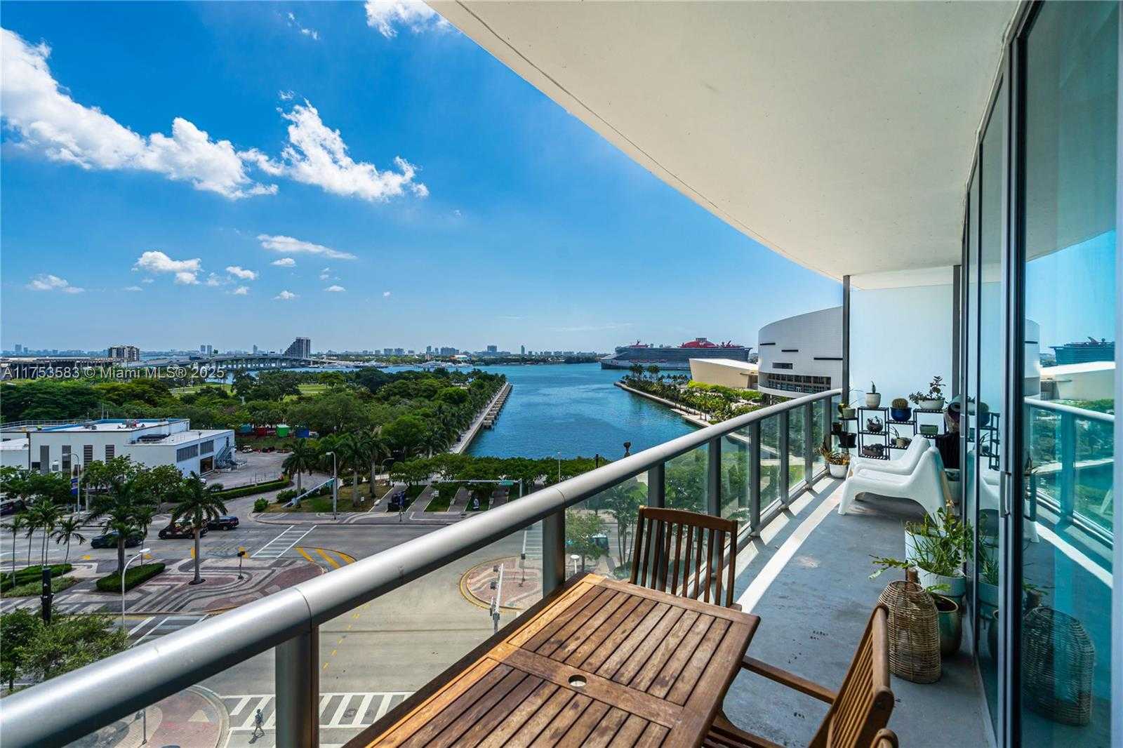 Small Image of 888 BISCAYNE BLVD #812, Miami Number 25