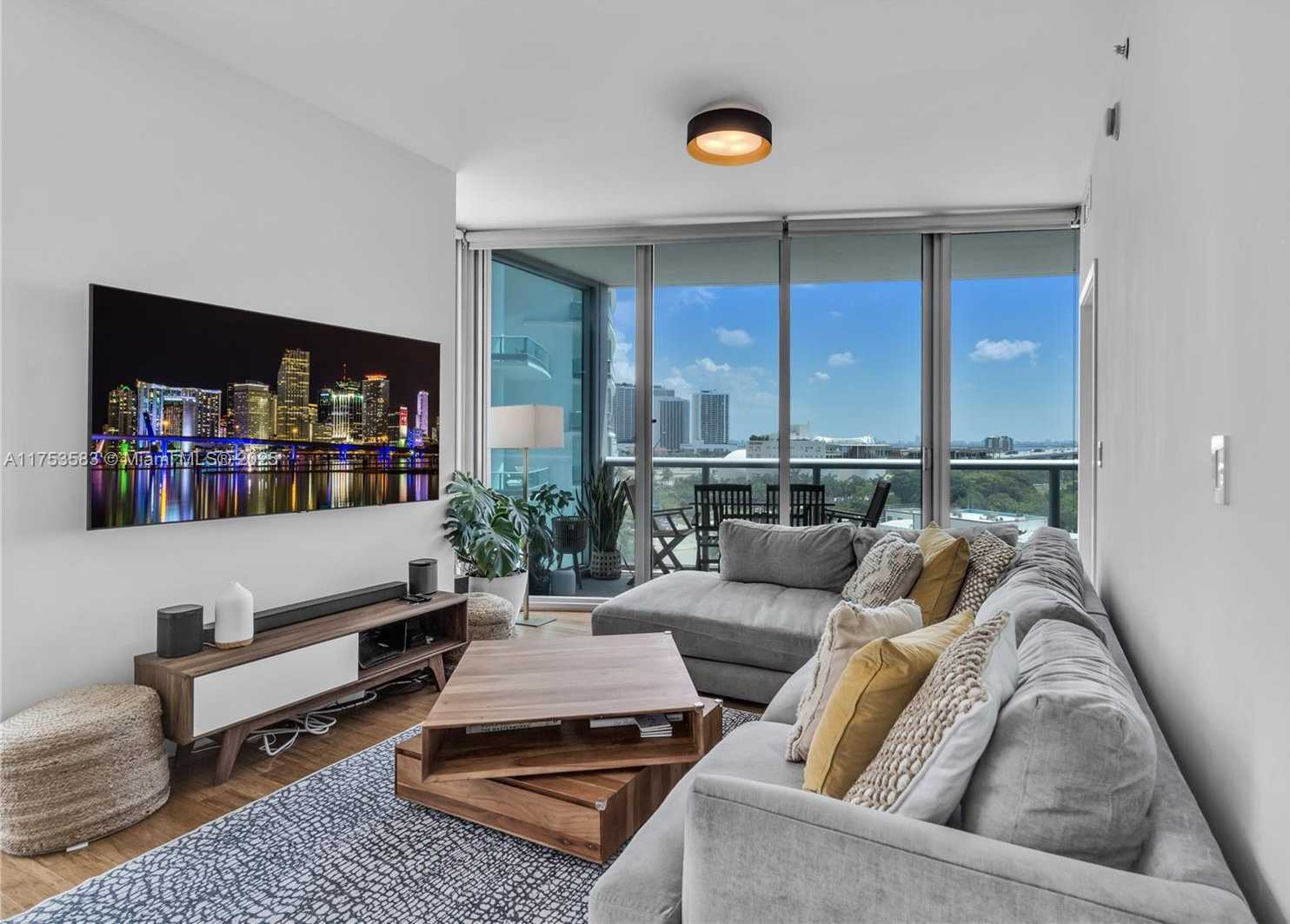 Small Image of 888 BISCAYNE BLVD #812, Miami Number 3