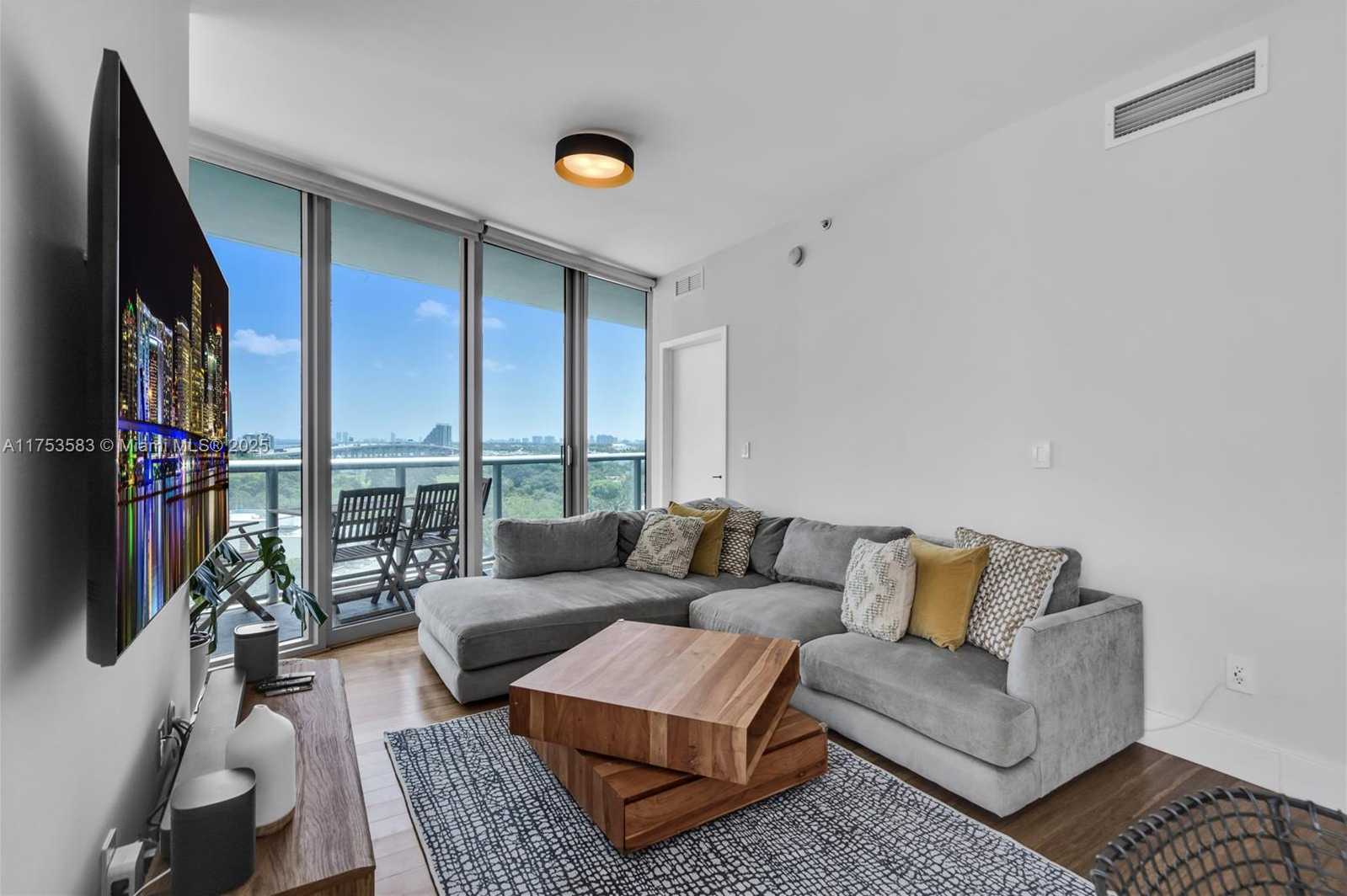 Small Image of 888 BISCAYNE BLVD #812, Miami Number 4