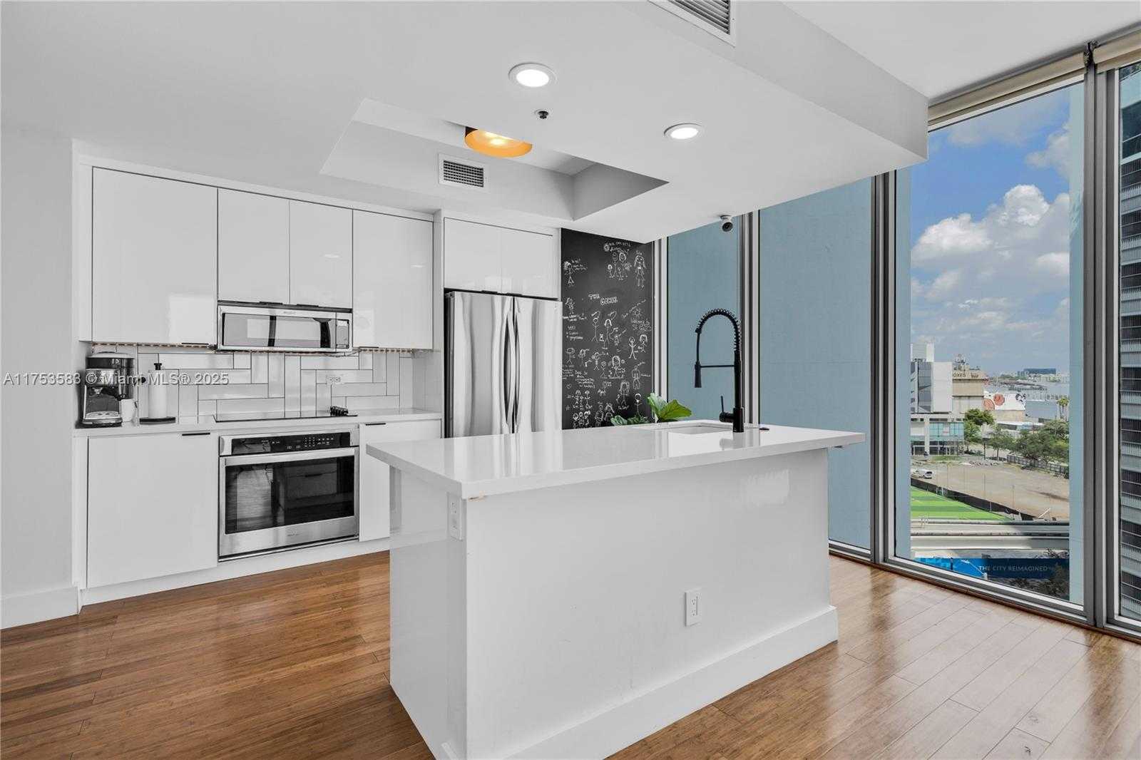 Small Image of 888 BISCAYNE BLVD #812, Miami Number 9