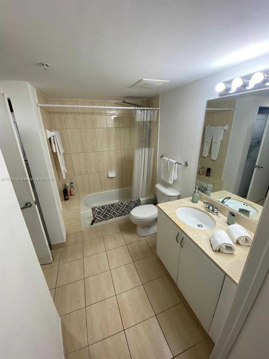 Small Image of 1750 NORTH BAYSHORE DR #2905, Miami Number 4