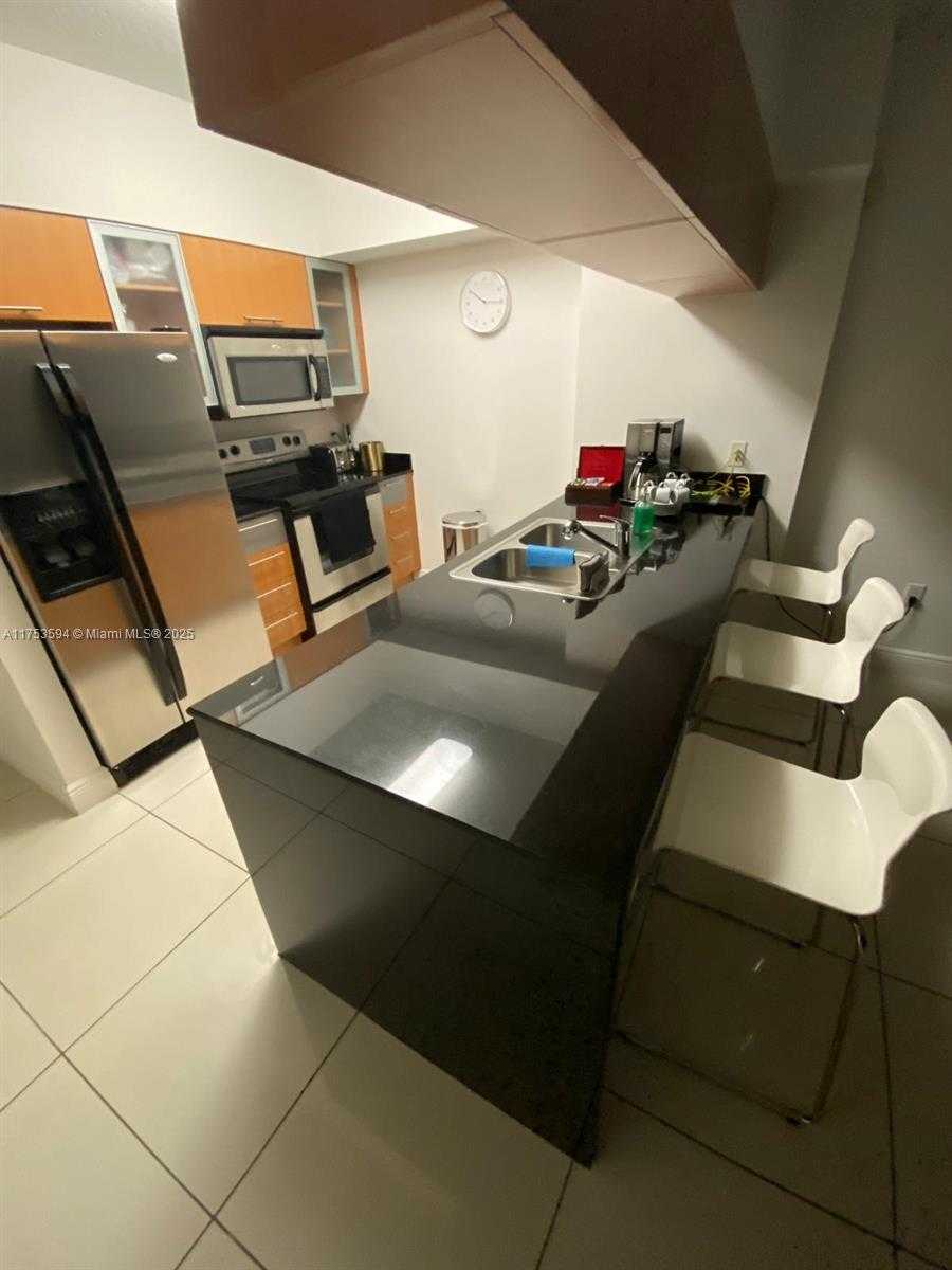 Small Image of 1750 NORTH BAYSHORE DR #2905, Miami Number 5