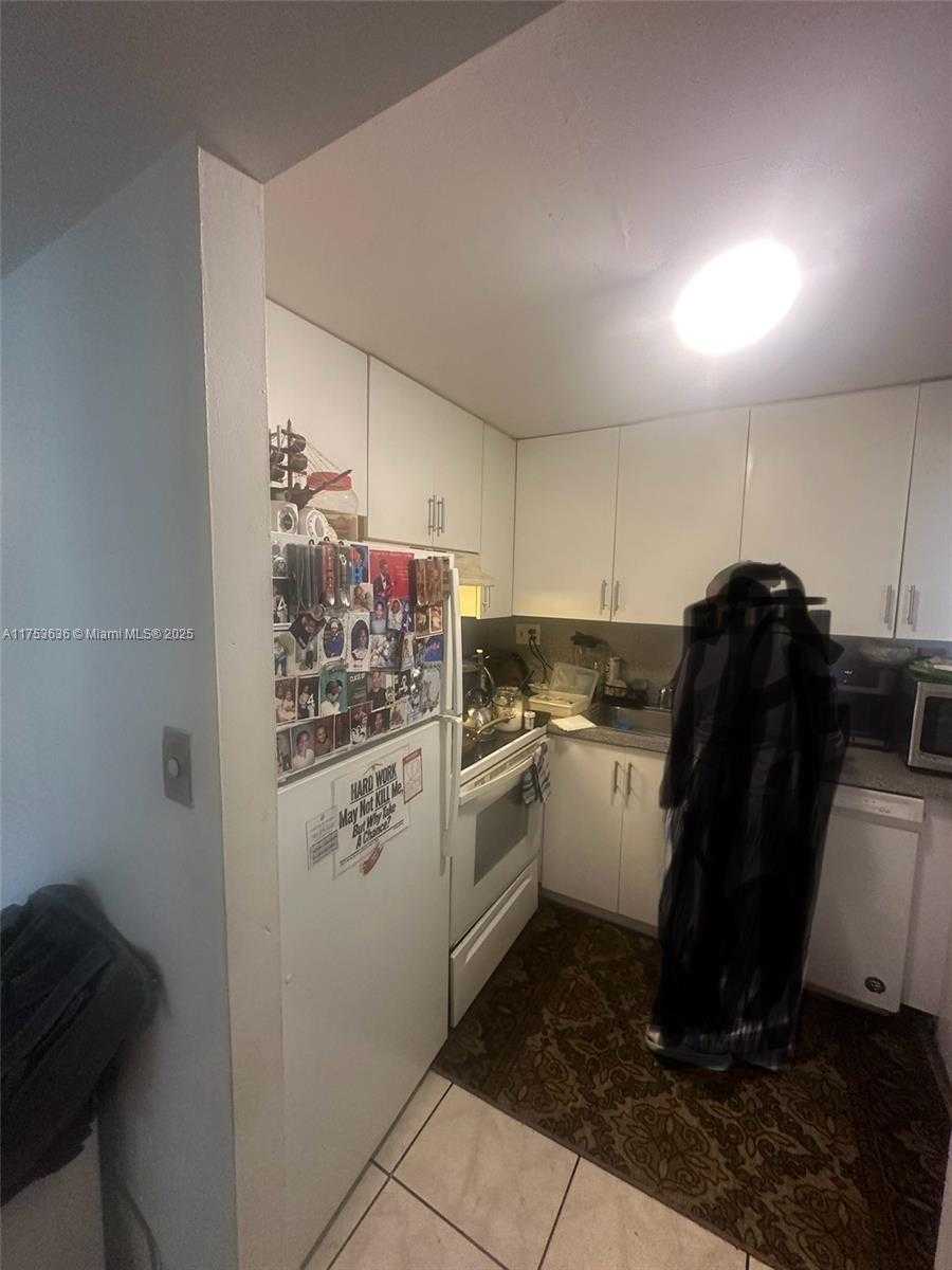 Small Image of 5851 WASHINGTON ST #84, Hollywood Number 19