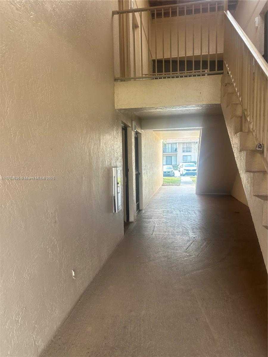 Small Image of 5851 WASHINGTON ST #84, Hollywood Number 3